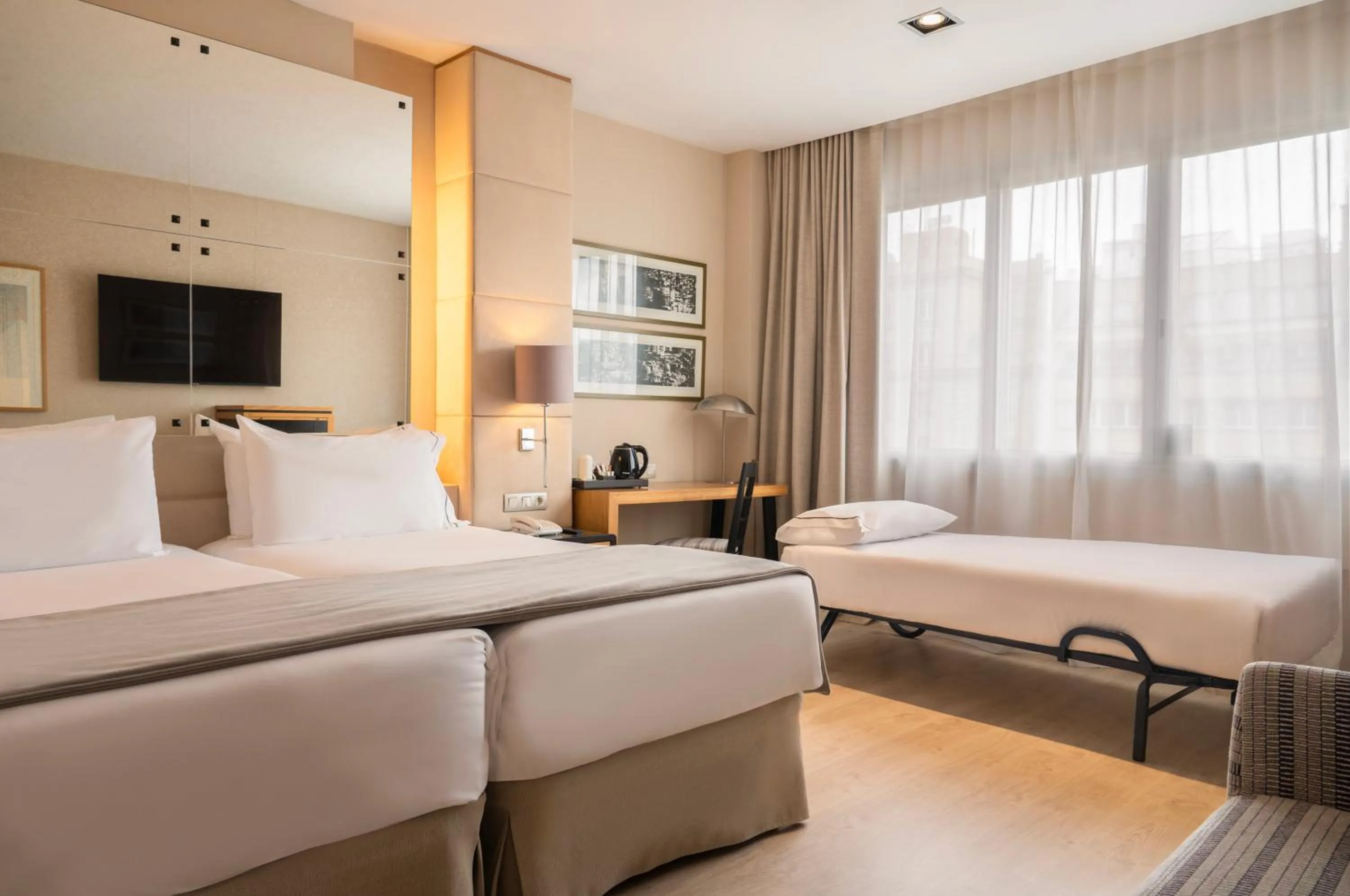 Bed in Hesperia Barcelona Presidente