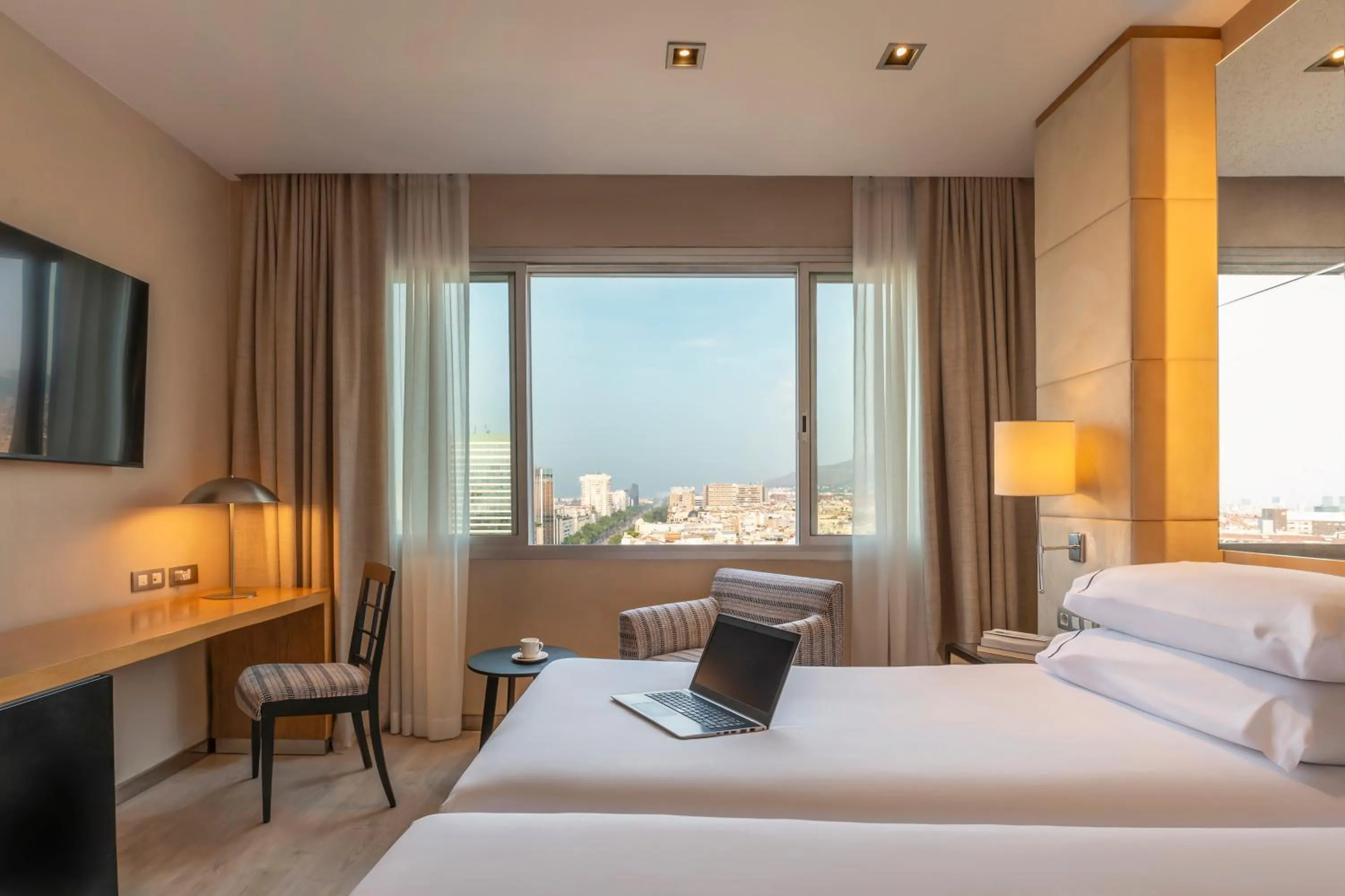 City view, Bed in Hesperia Barcelona Presidente
