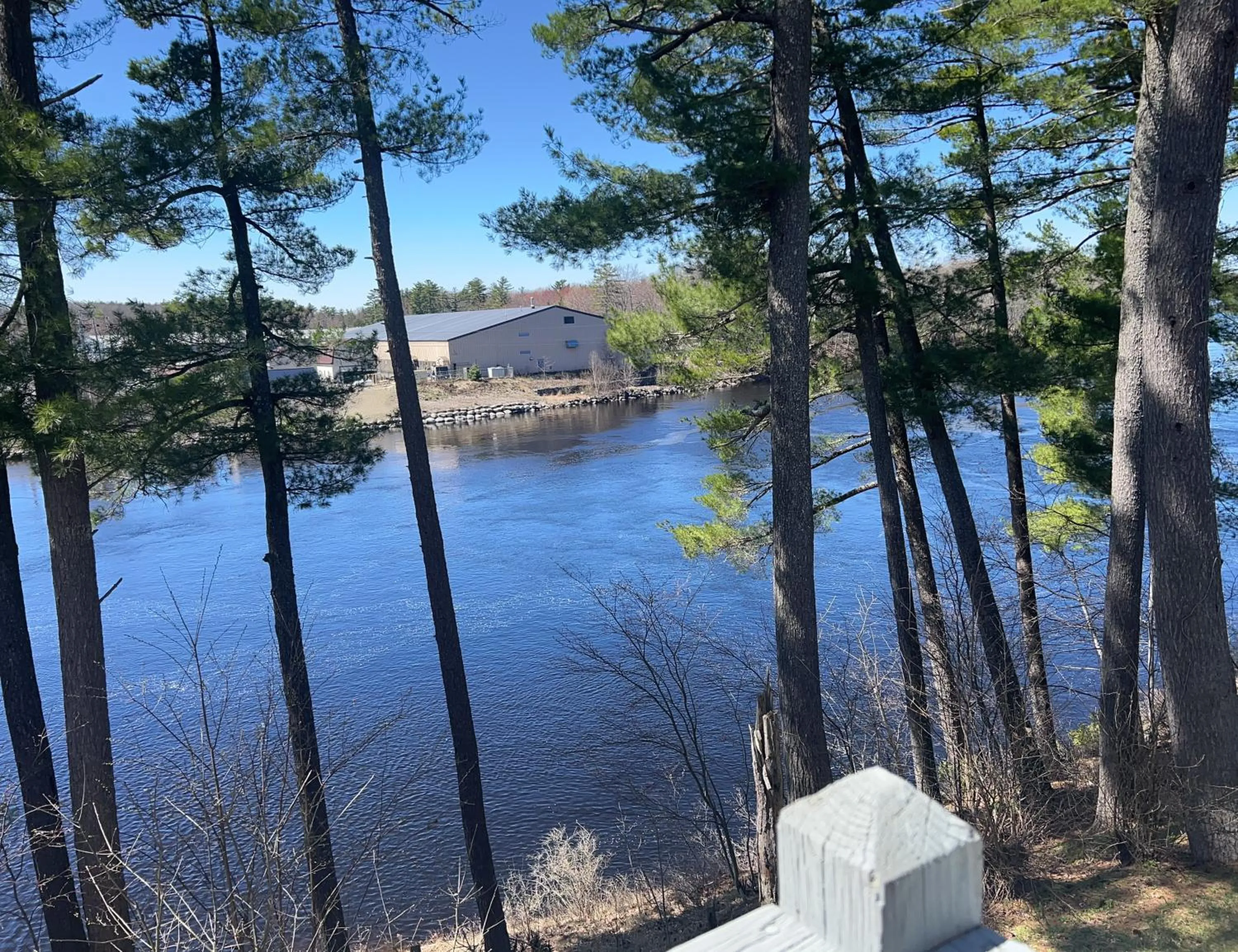 Balcony/Terrace in Milford Motel On the River