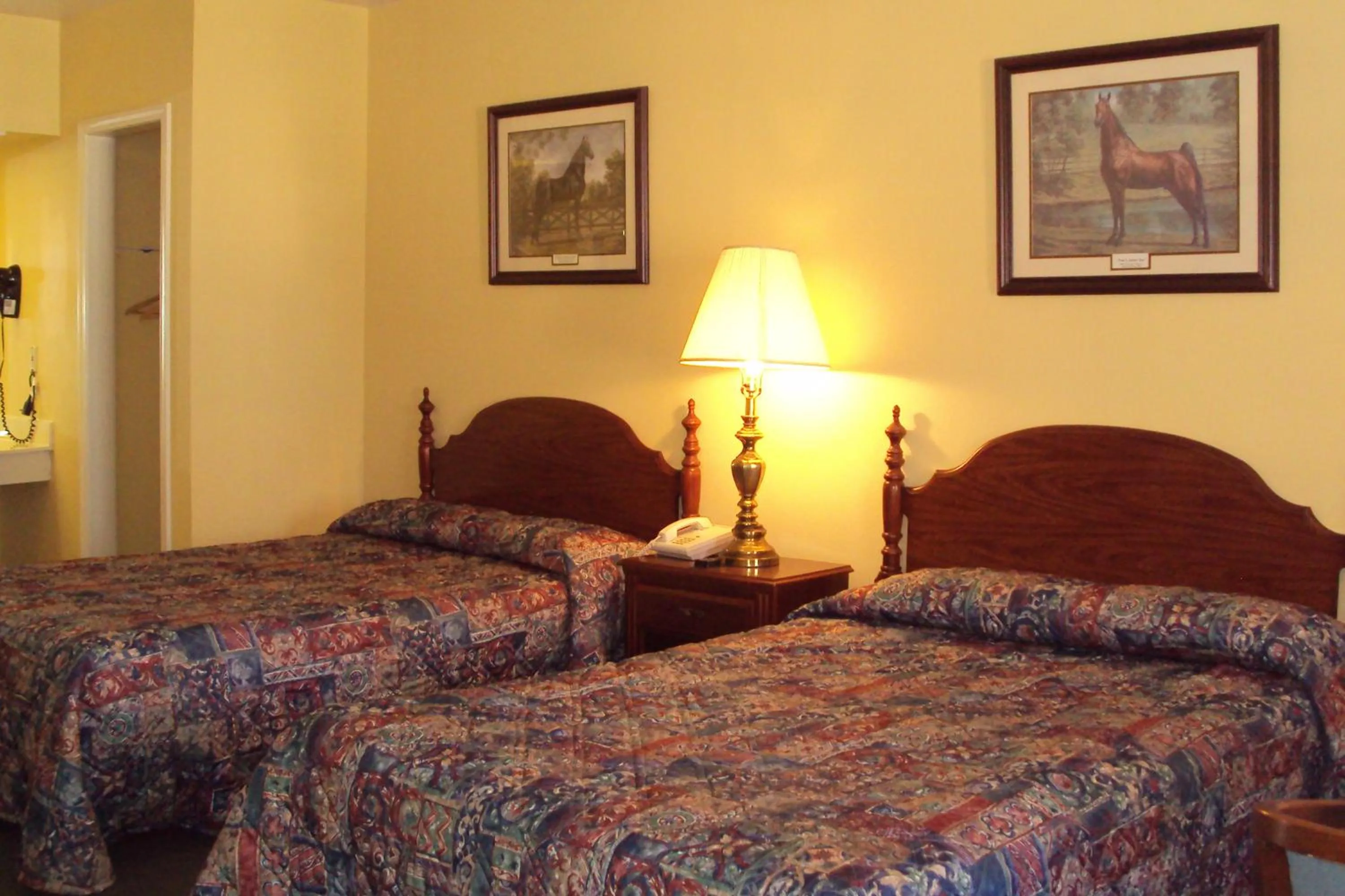 Bed in Executive Inn