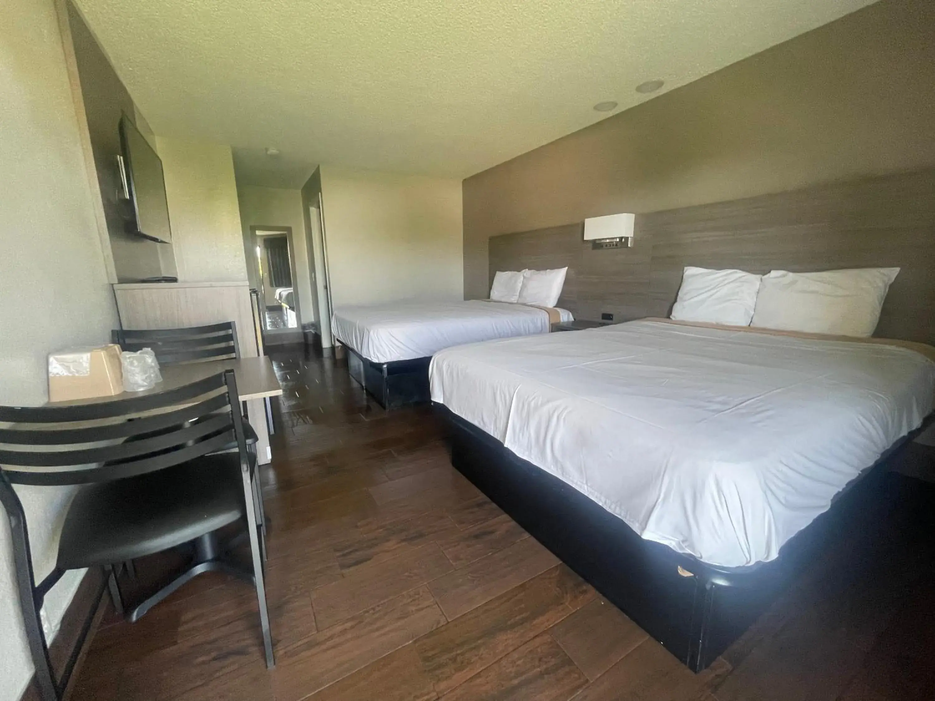 Queen Room with Two Queen Beds - Smoking in SimpleStay Suites - Downtown San Bernardino Queen Room with Two Queen Beds - Smoking in SimpleStay Suites - Downtown San Bernardino