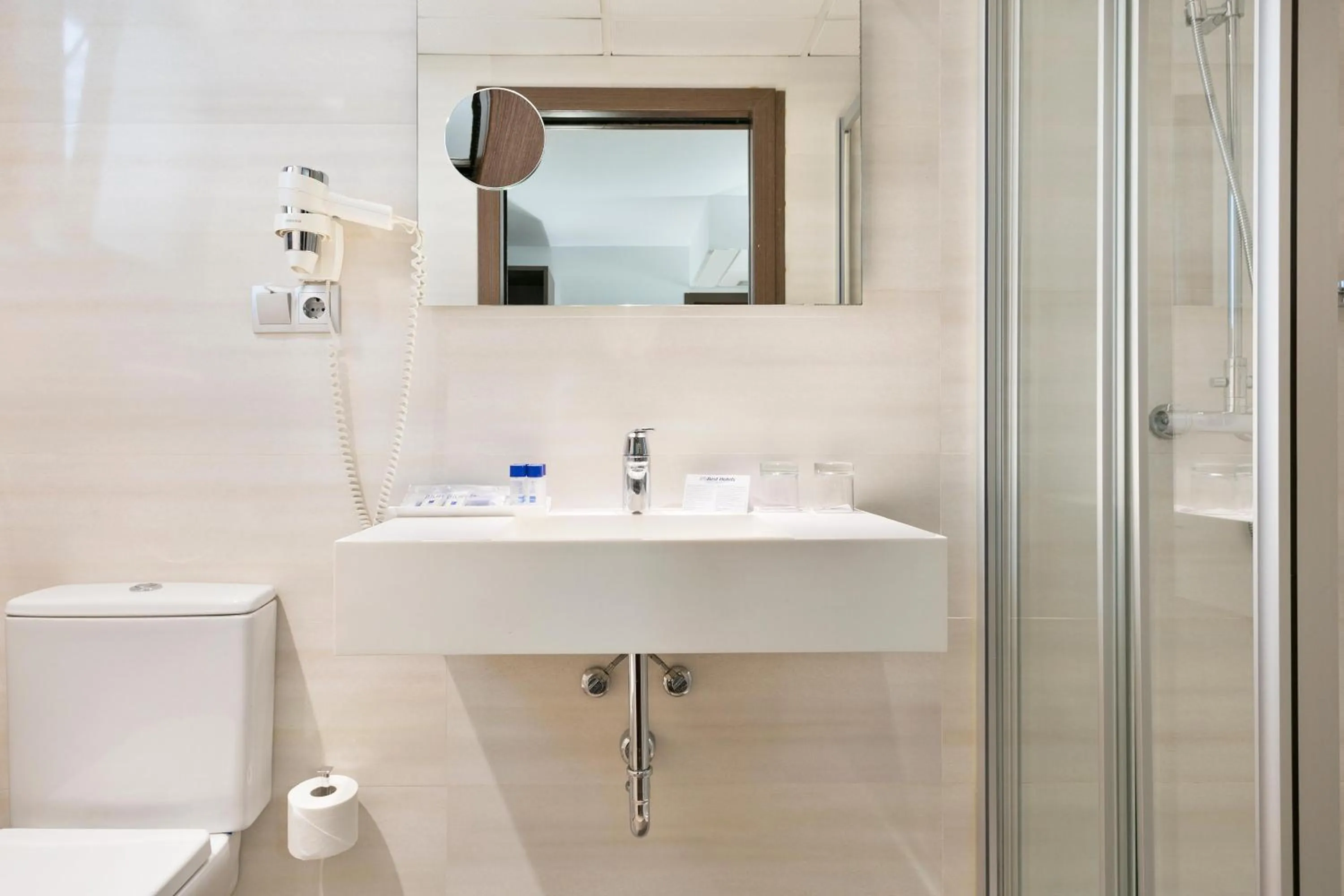 Bathroom in Hotel Best Auto Hogar