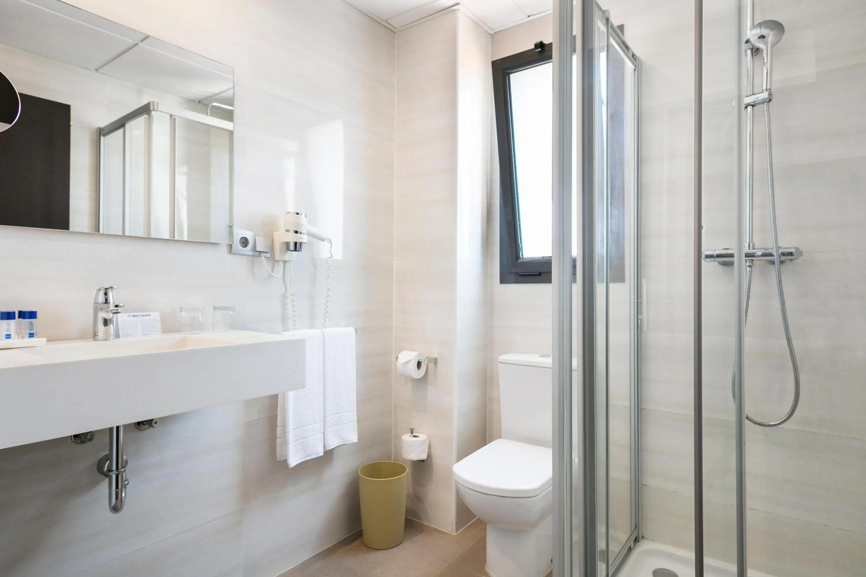 Bathroom in Hotel Best Auto Hogar