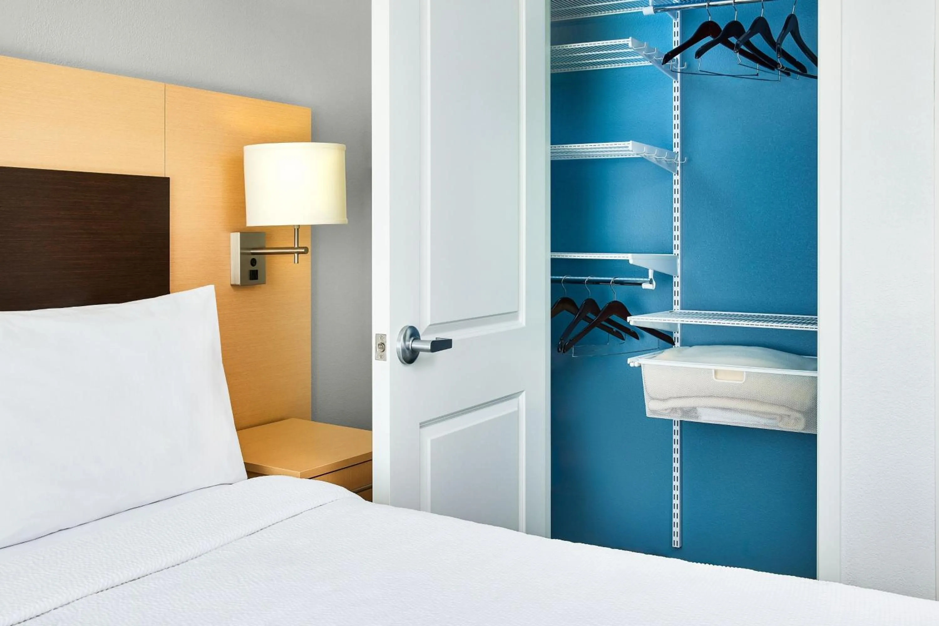 Photo of the whole room, Bed in TownePlace Suites by Marriott Garden City