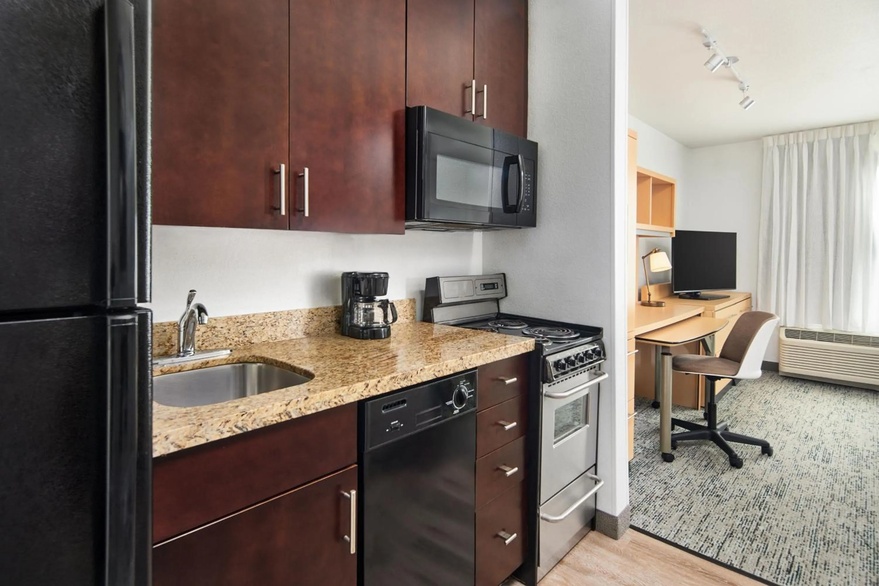 Bedroom in TownePlace Suites by Marriott Garden City