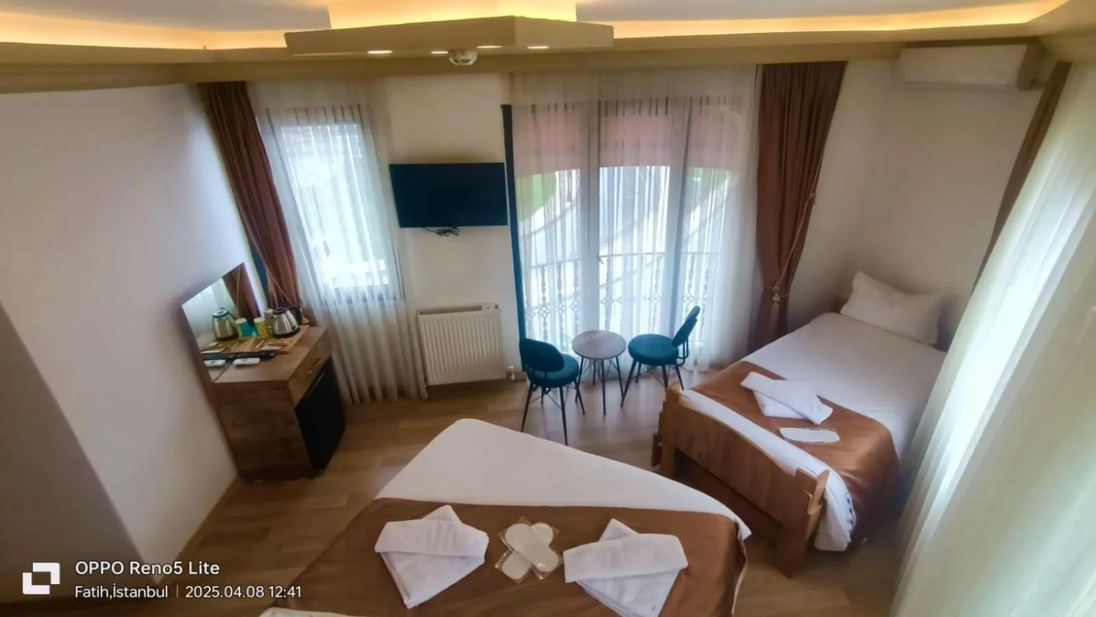 Communal lounge/ TV room, Bed in Vento