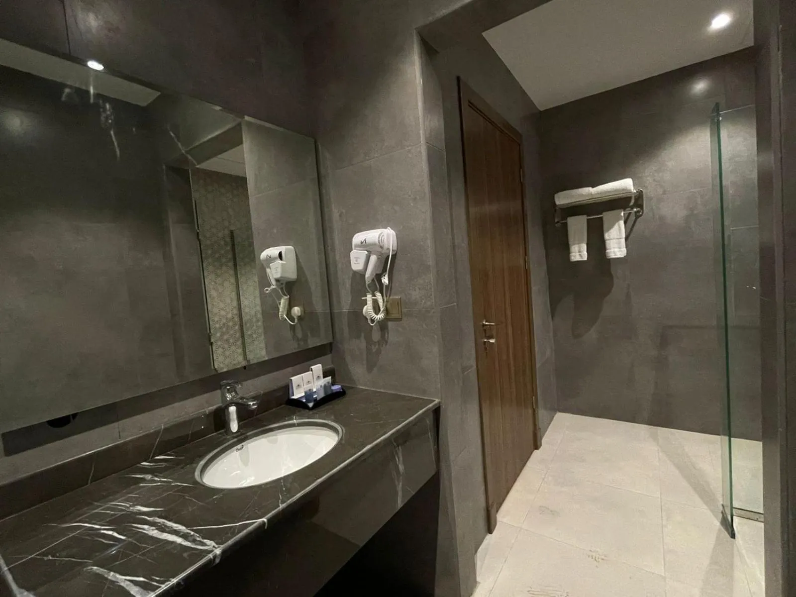 Toilet in Sarwat Park Hotel Jeddah - سروات بارك جده