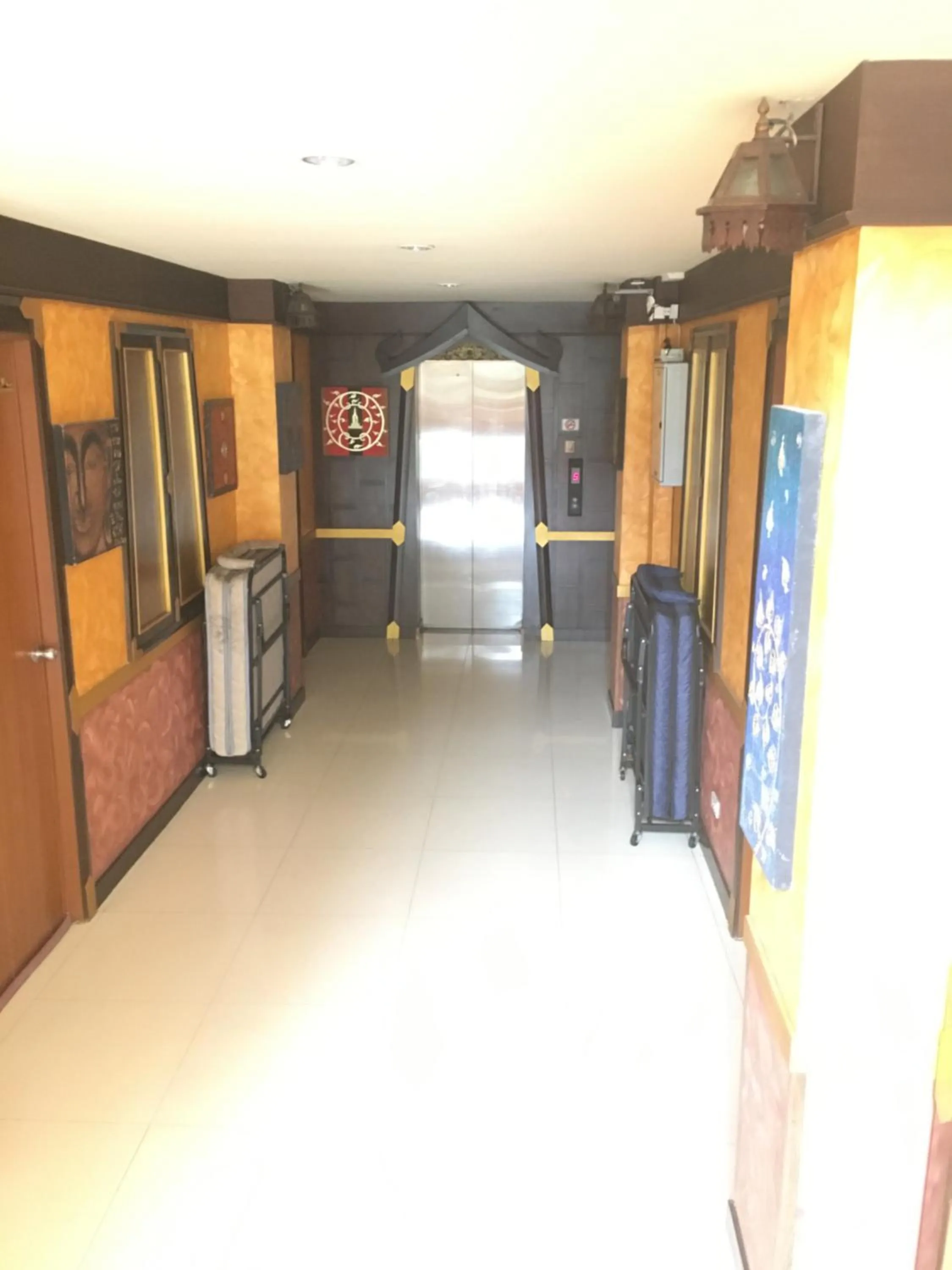 elevator in 99 Residence