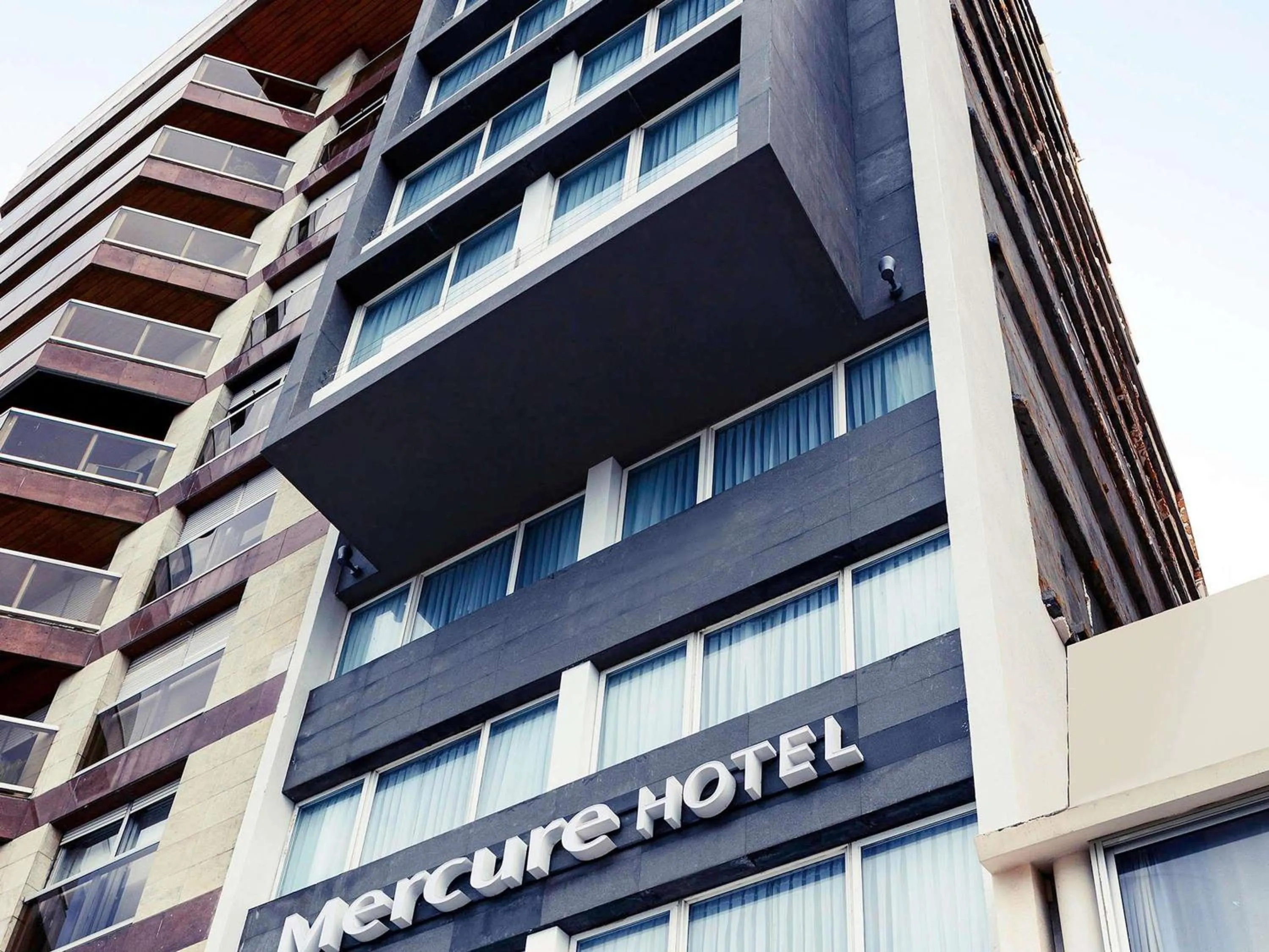 Property building in Mercure Montevideo Punta Carretas