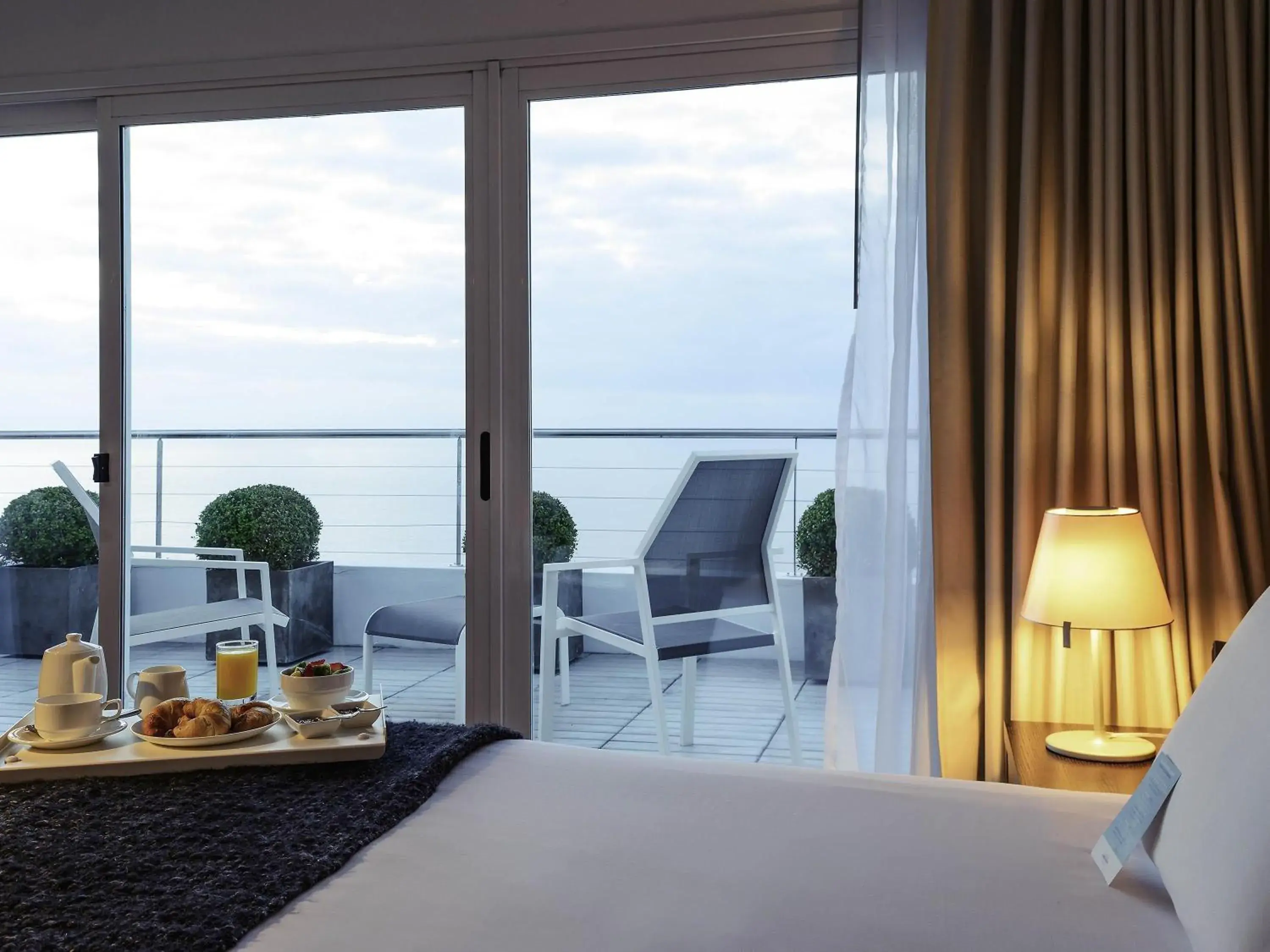 Junior Suite with Queen Bed and Balcony in Mercure Montevideo Punta Carretas Junior Suite with Queen Bed and Balcony in Mercure Montevideo Punta Carretas