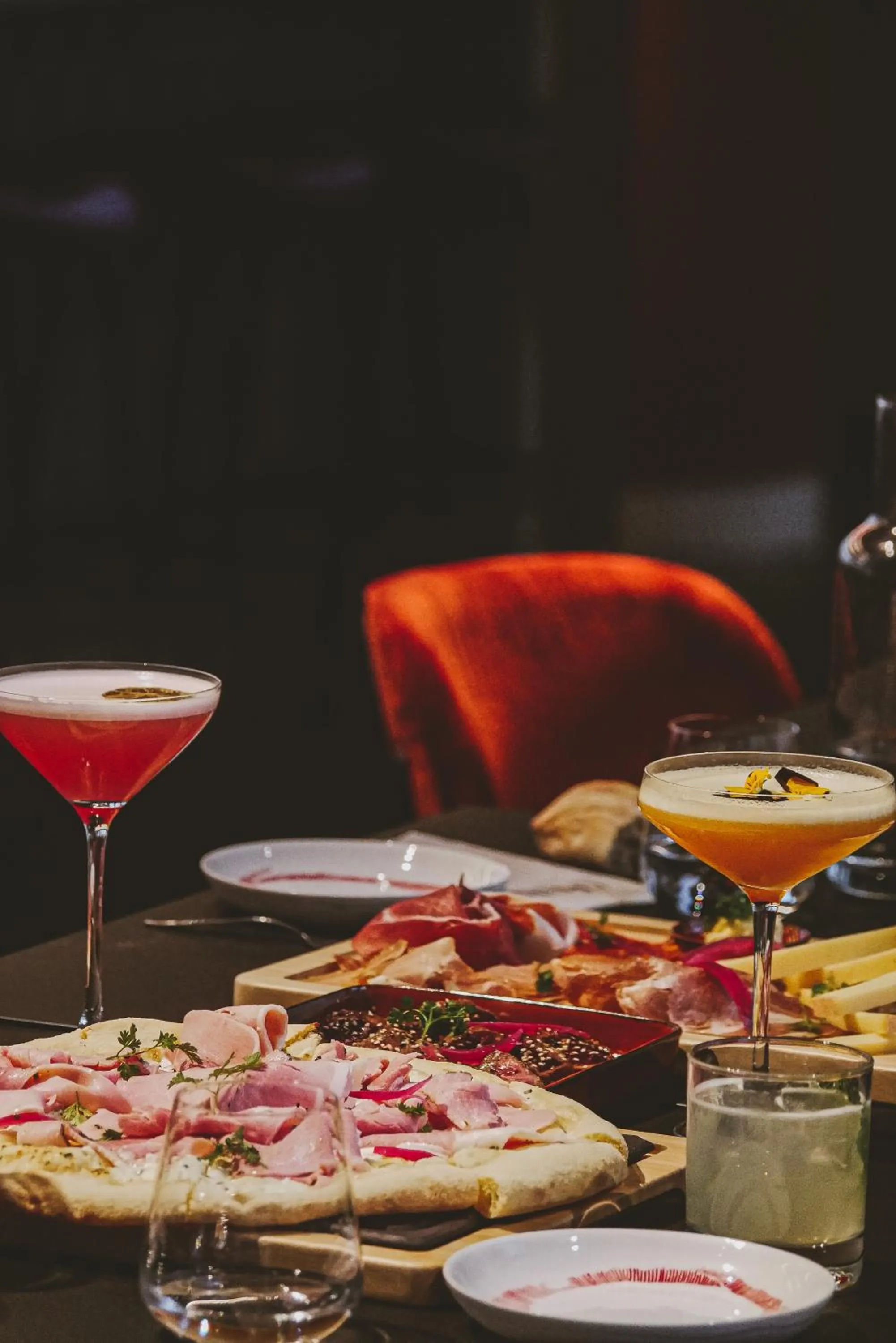 Lounge or bar in The Ruck Hotel