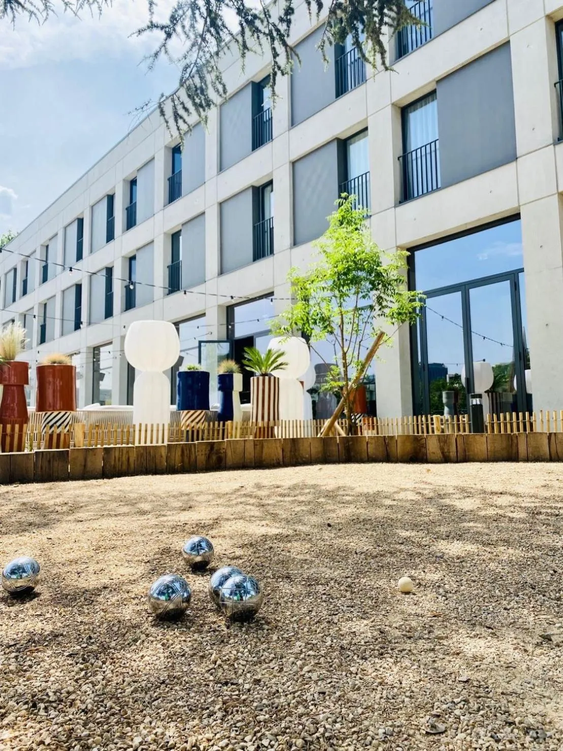 Restaurant/places to eat in The Ruck Hotel