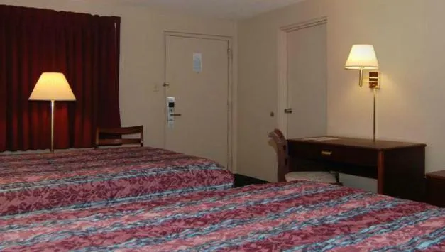 Bed in Best Budget Inn Tell City