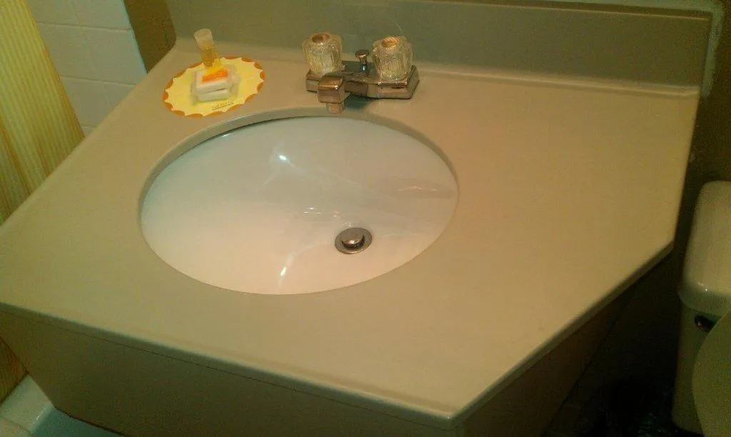 Toilet in Best Budget Inn Tell City