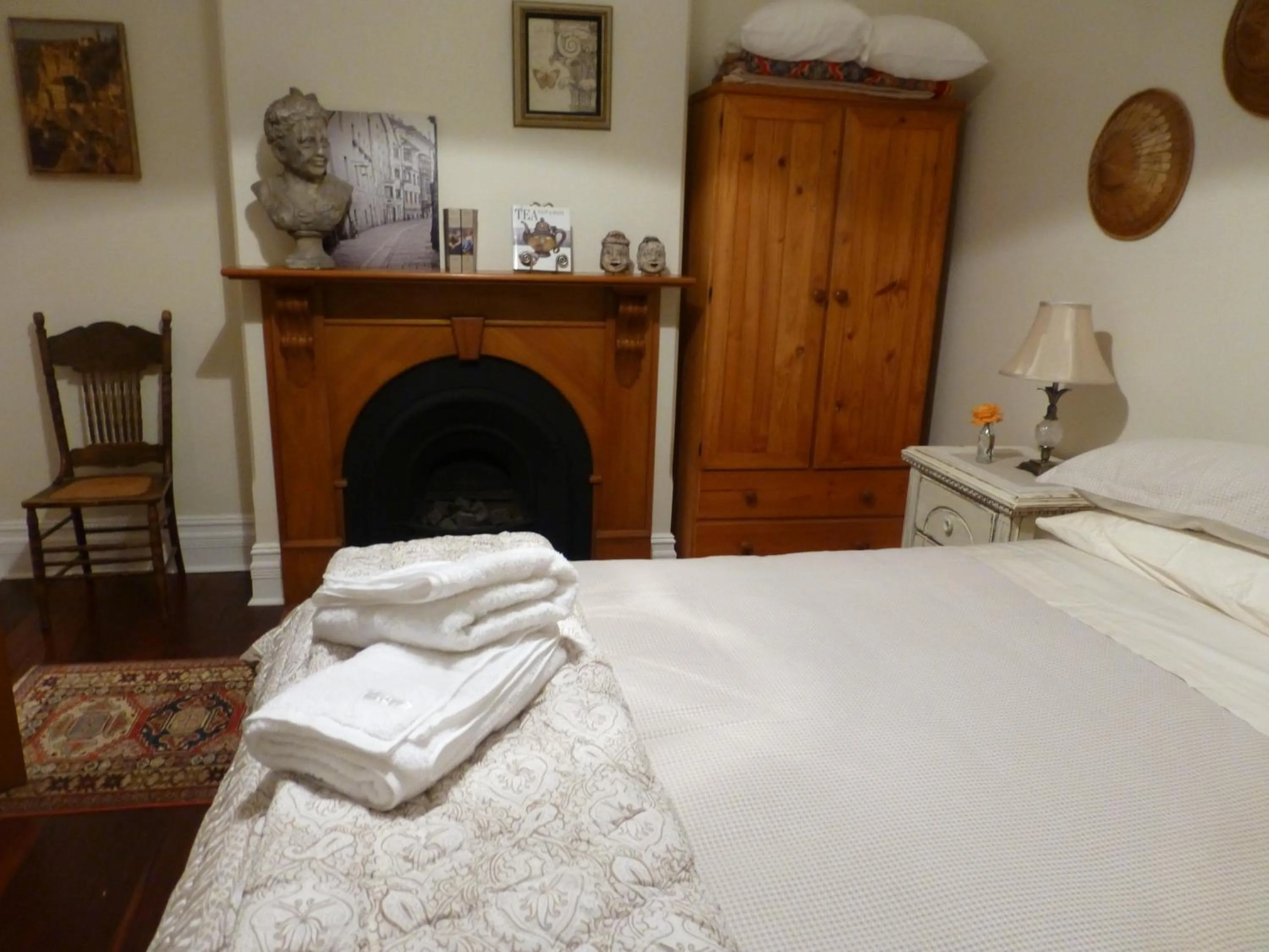 Bedroom, Bed in Lakeside Bed & Breakfast