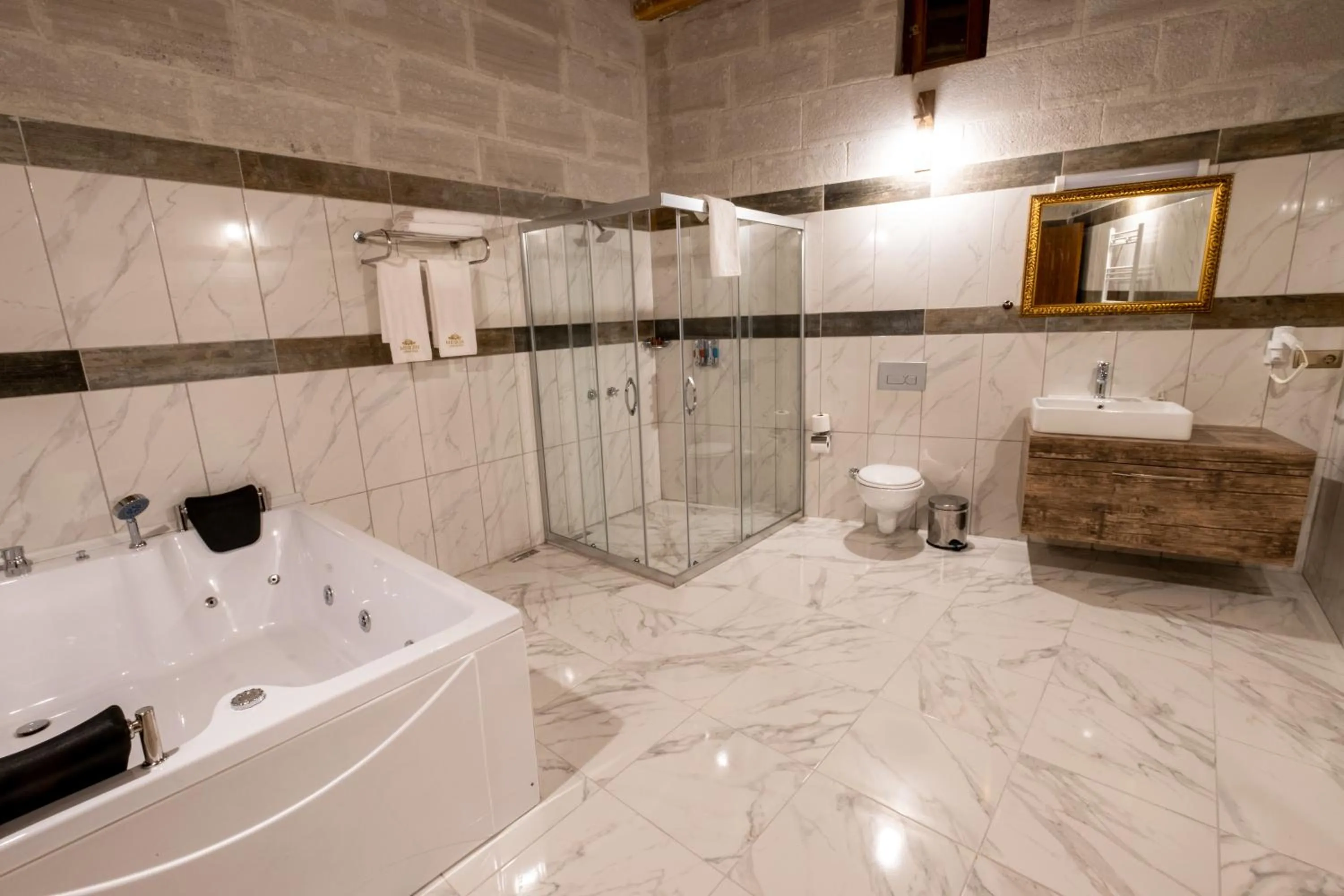 Bath in Mesken Cave Suites