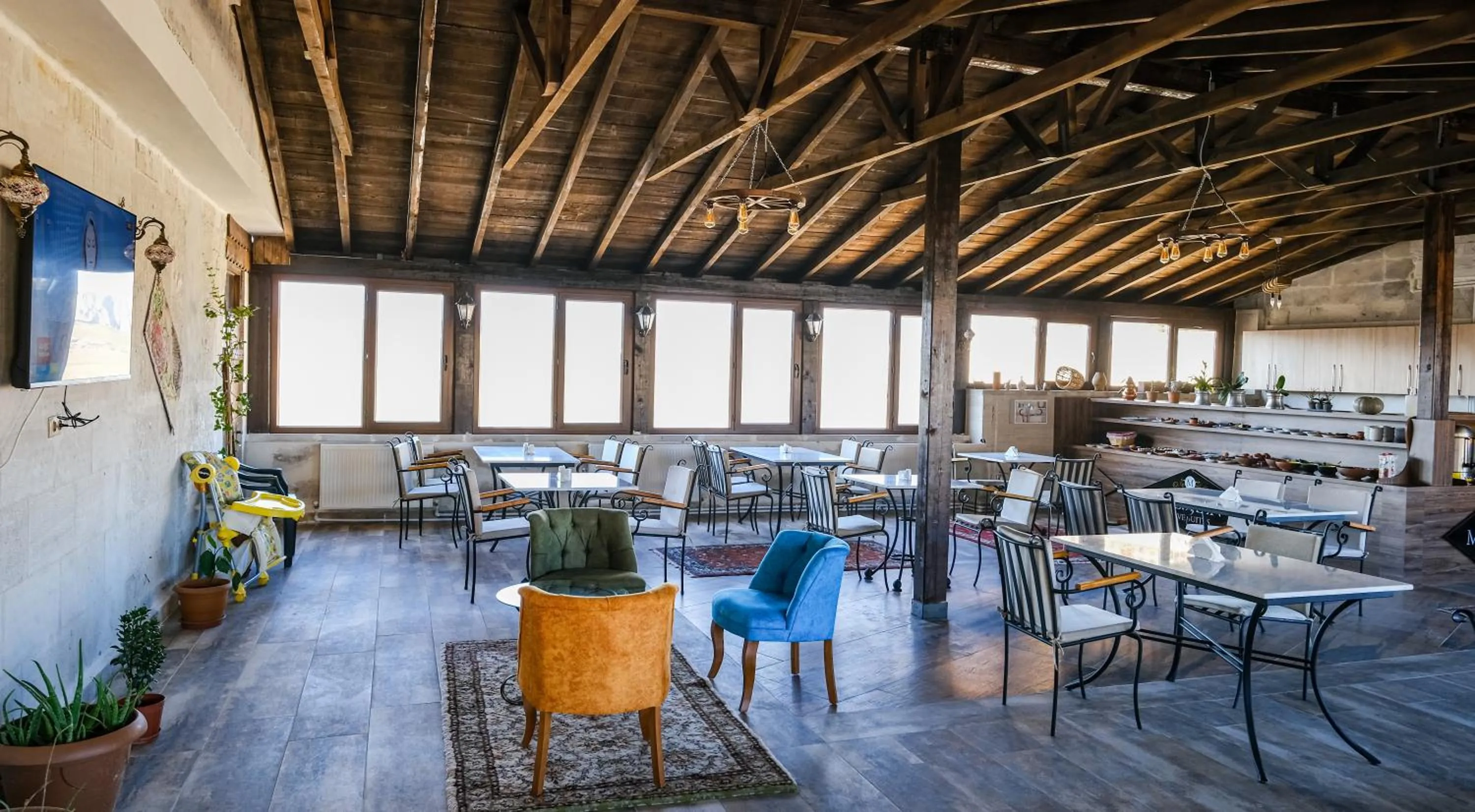 Restaurant/places to eat in Mesken Cave Suites