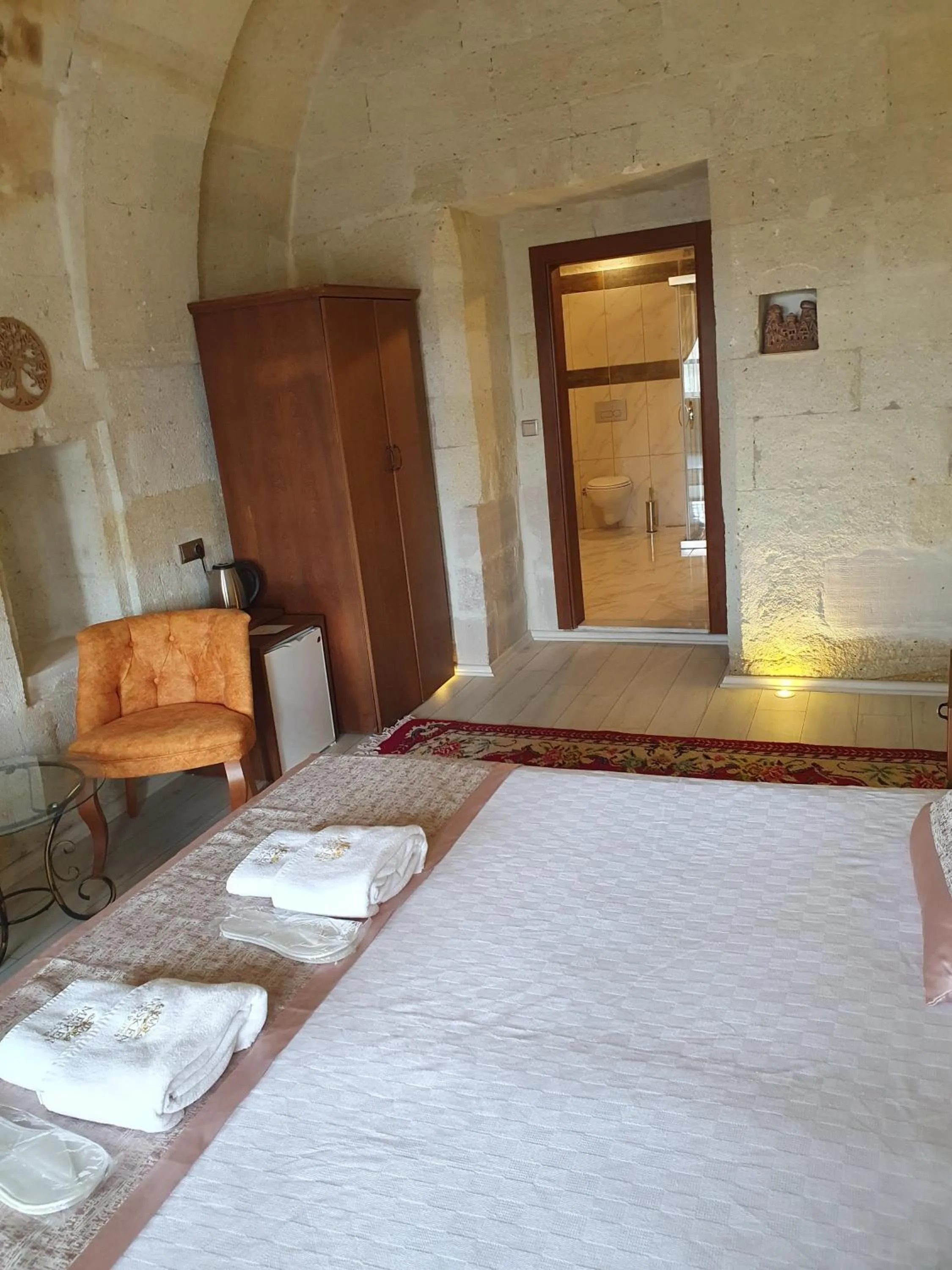 Bed in Mesken Cave Suites