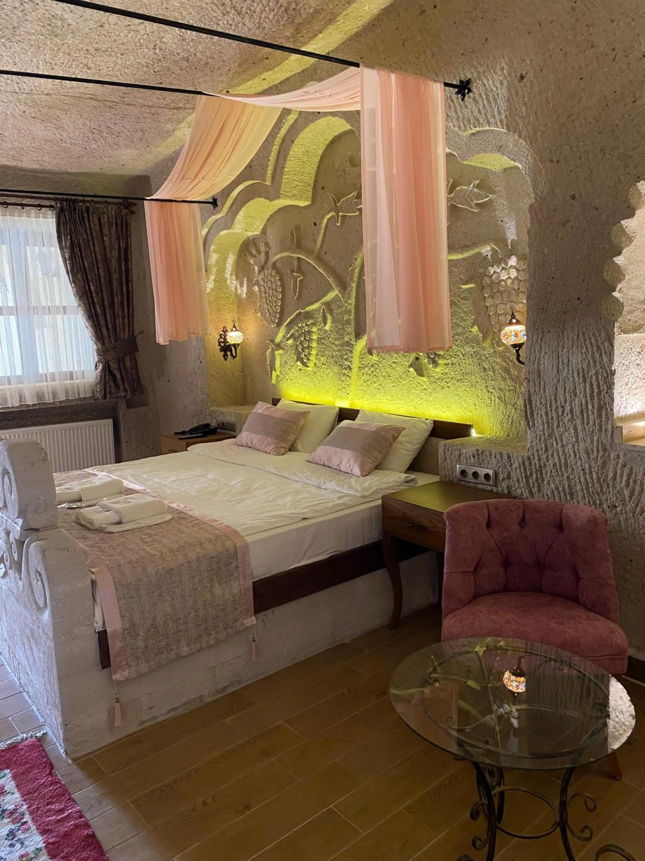 Bed in Mesken Cave Suites