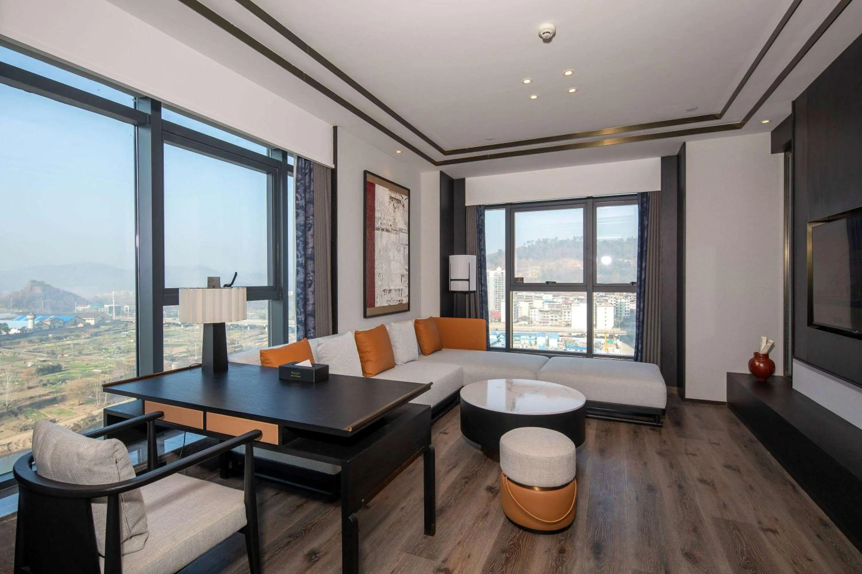 Photo of the whole room, Seating Area in Ramada by Wyndham Shaoyang County West