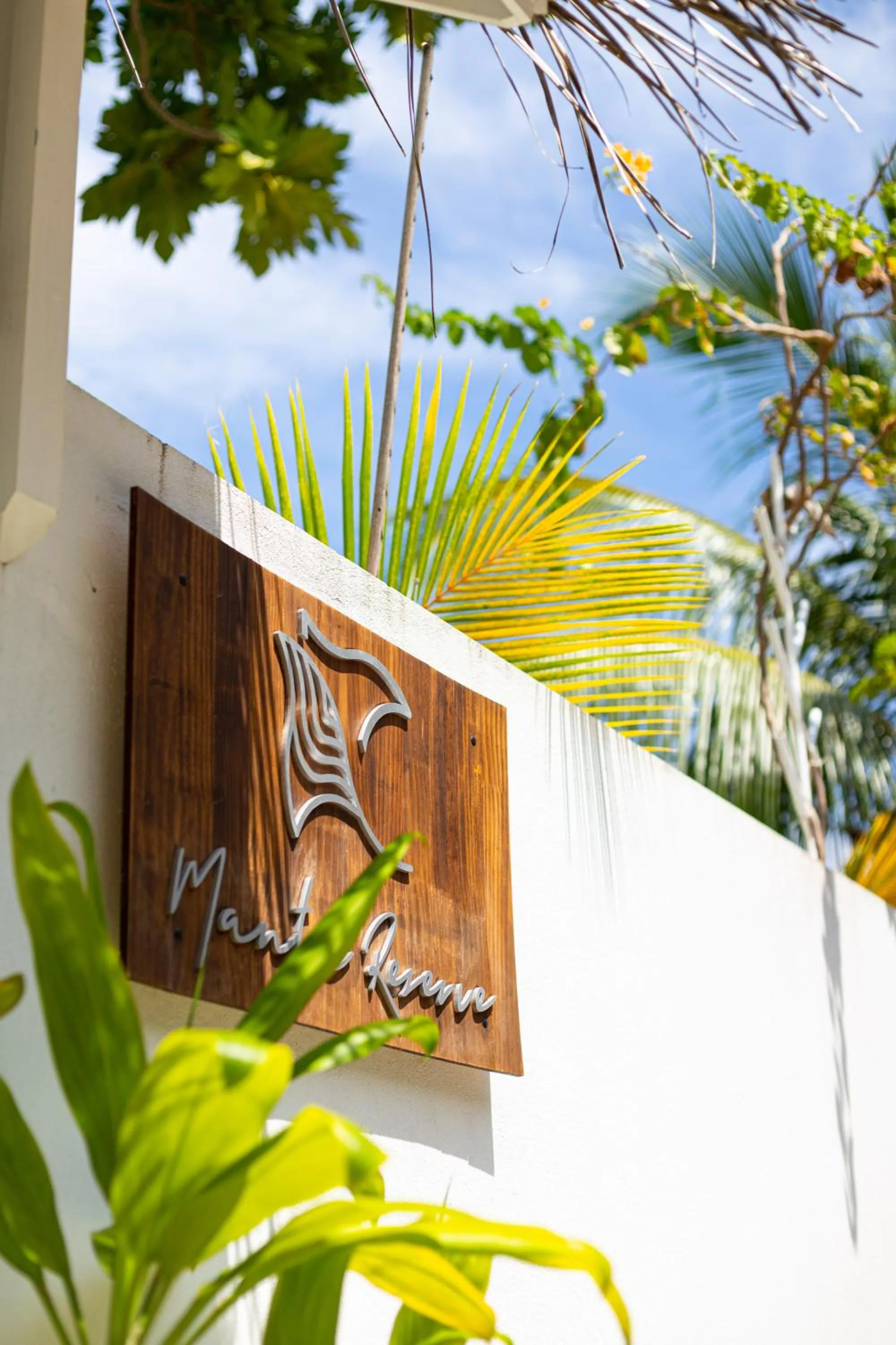 Facade/entrance in Manta Reserve