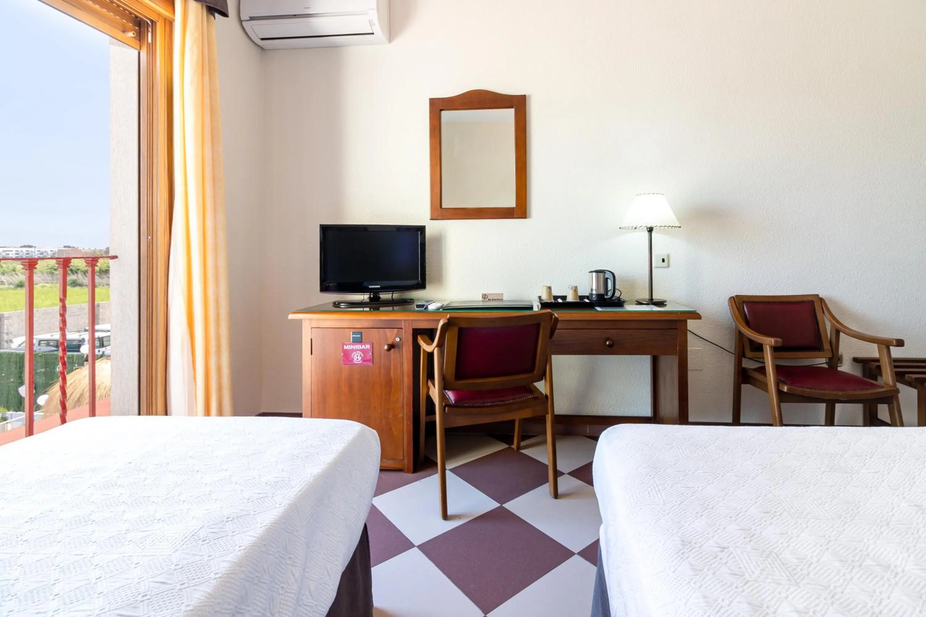 Photo of the whole room, Bed in Hotel Avenida Tropical by Bossh! Hotels