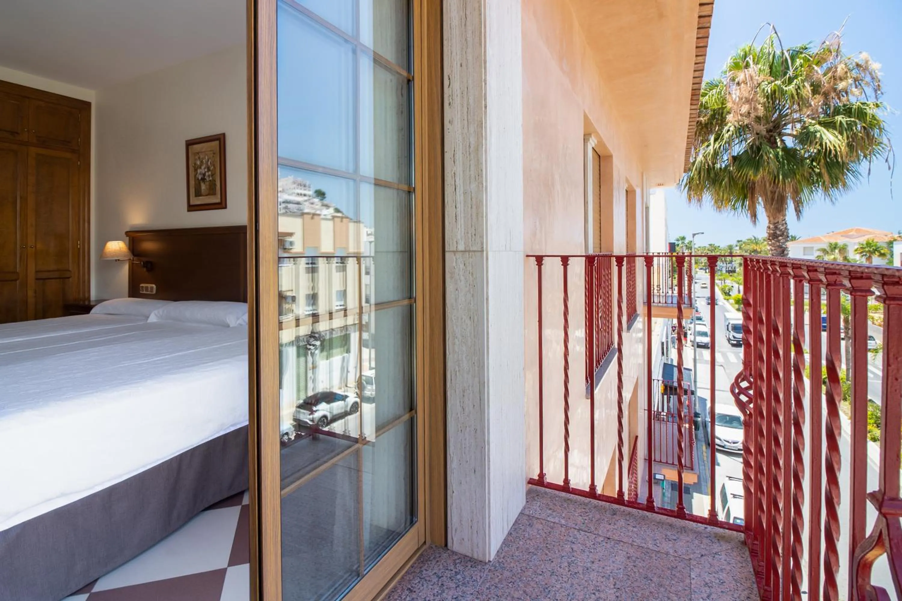 Balcony/Terrace, Bed in Hotel Avenida Tropical by Bossh! Hotels