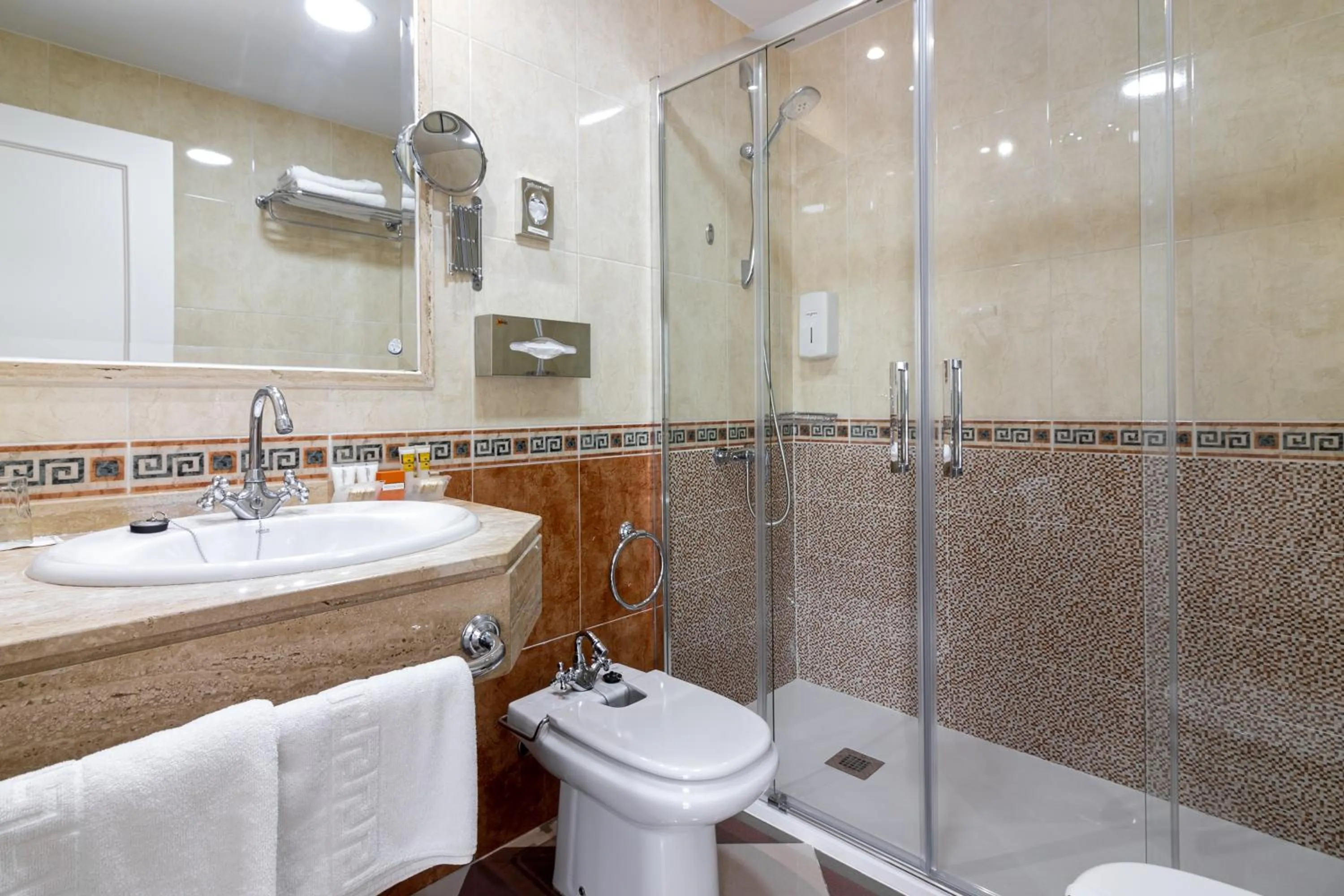 Bathroom in Hotel Avenida Tropical by Bossh! Hotels