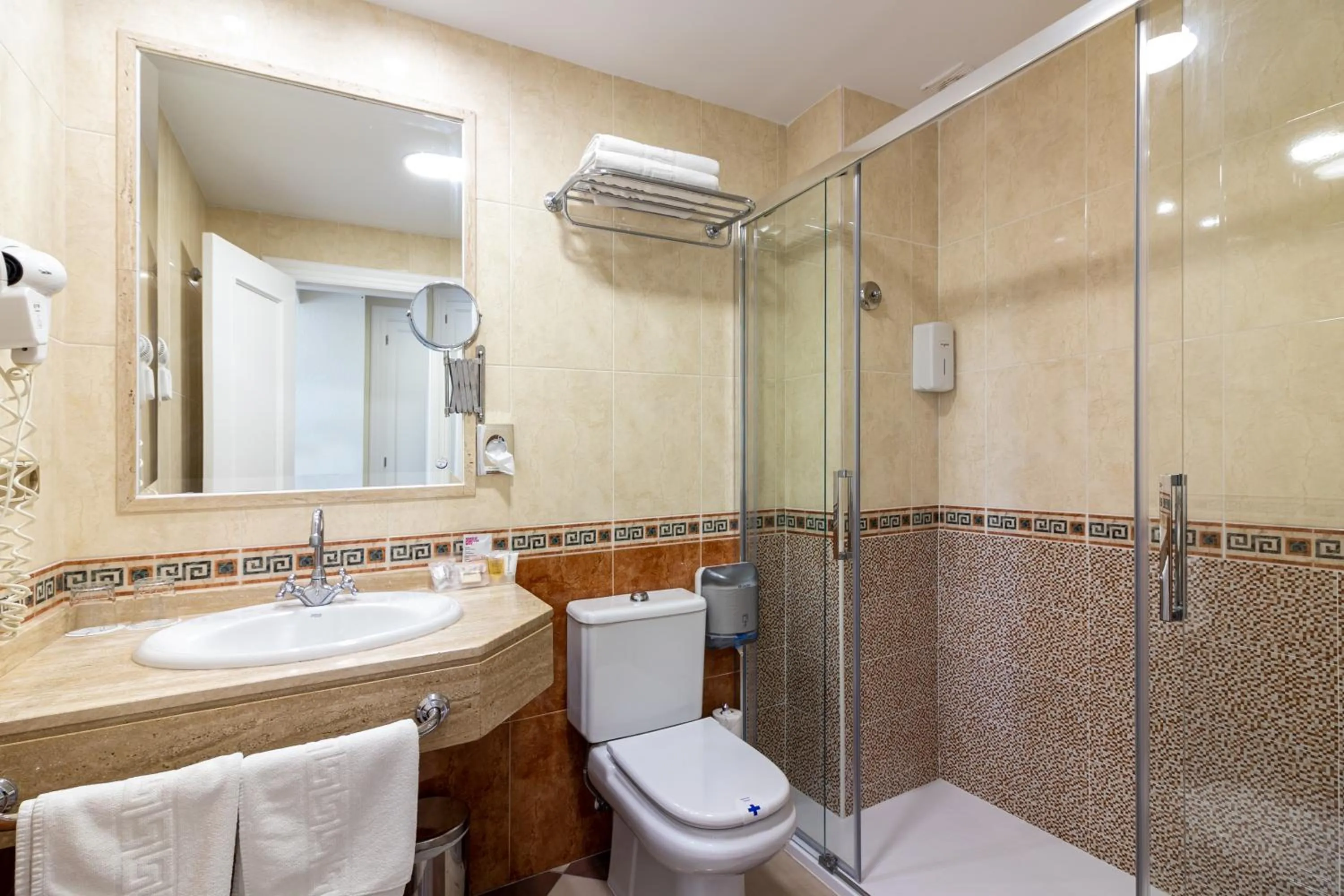 Bathroom in Hotel Avenida Tropical by Bossh! Hotels