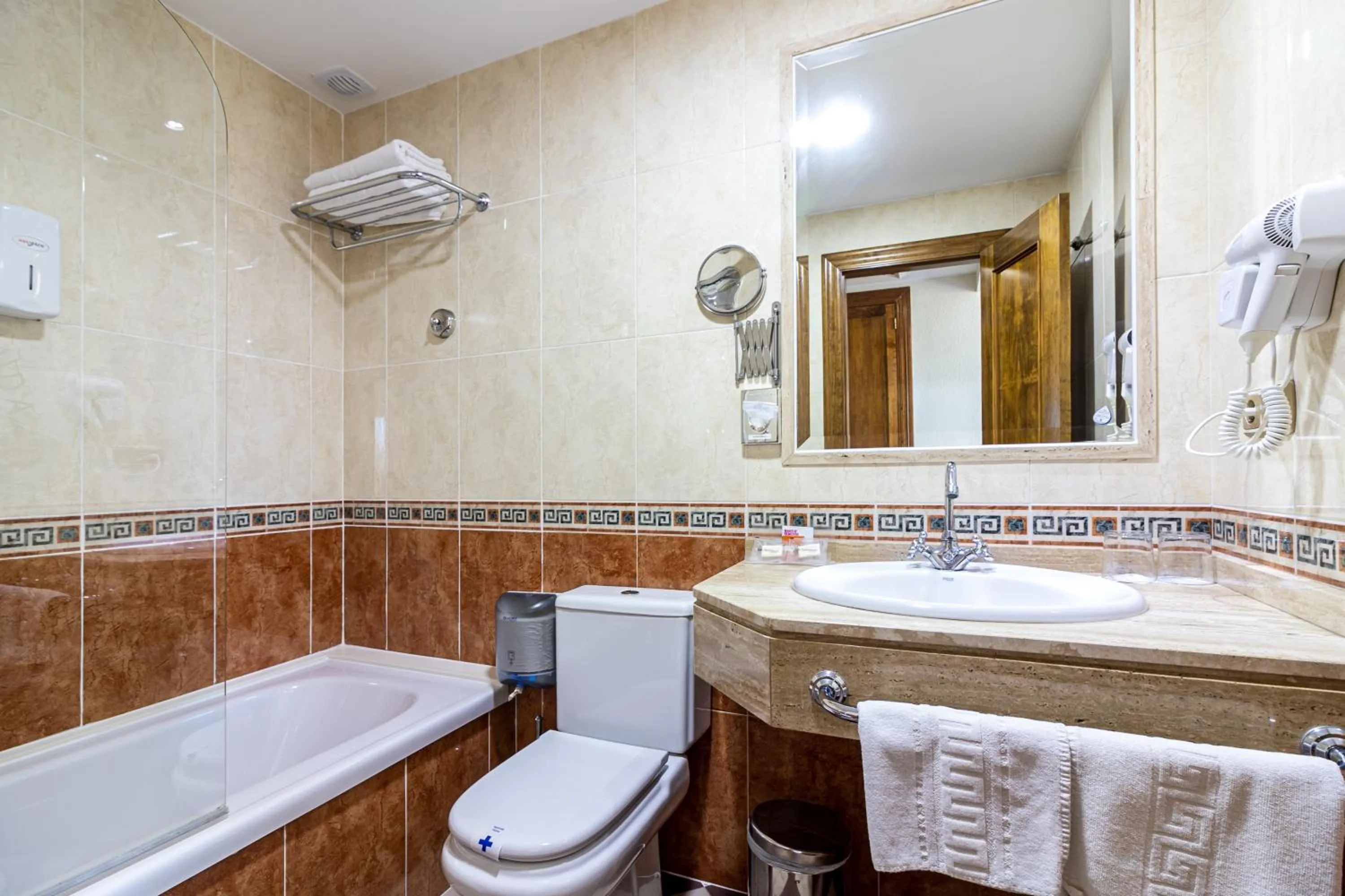 Bathroom in Hotel Avenida Tropical by Bossh! Hotels