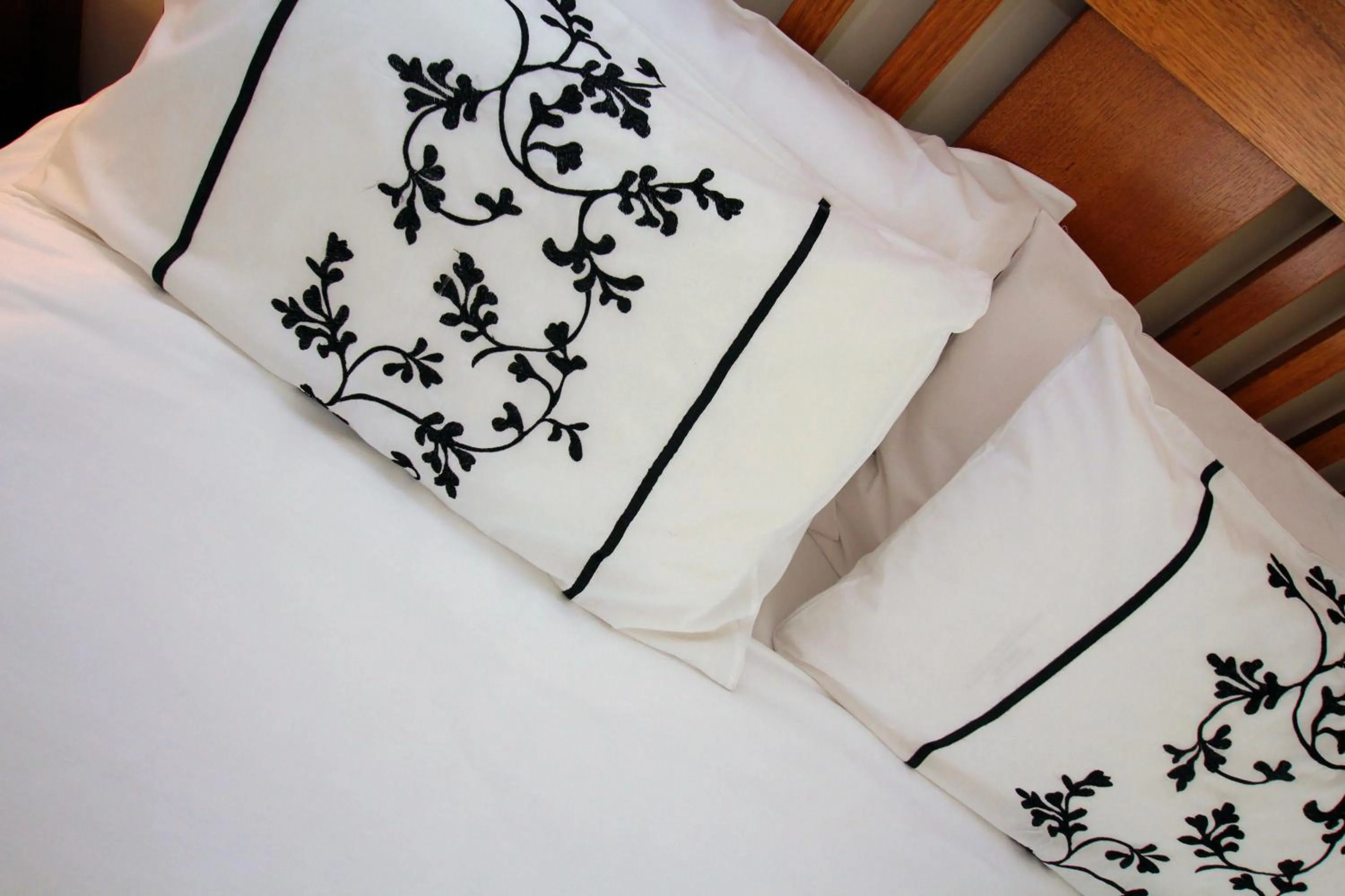 Decorative detail in Richmond Coachmans Rest