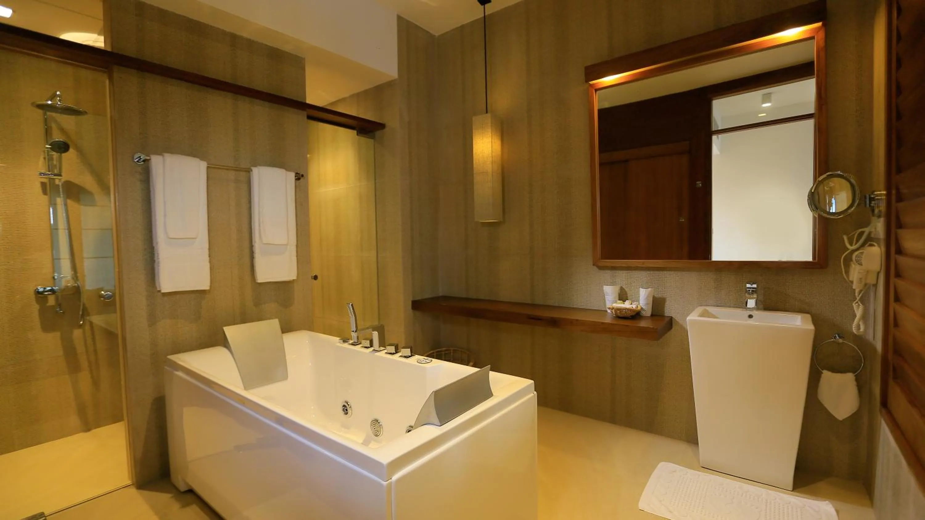 Bathroom in Pandanus Beach Resort & Spa