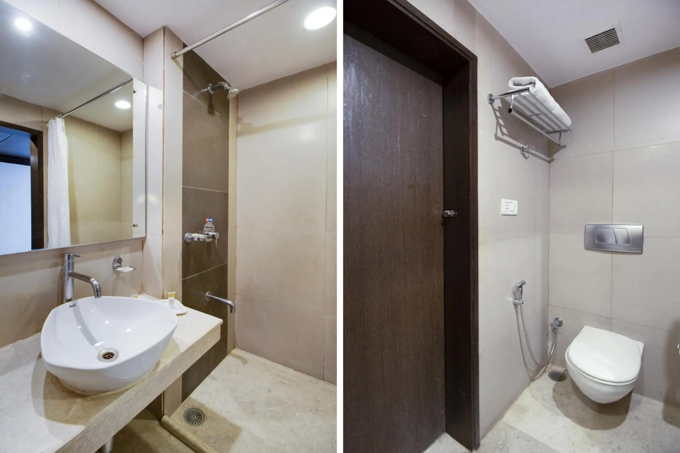 Bathroom in La Sara Hometel