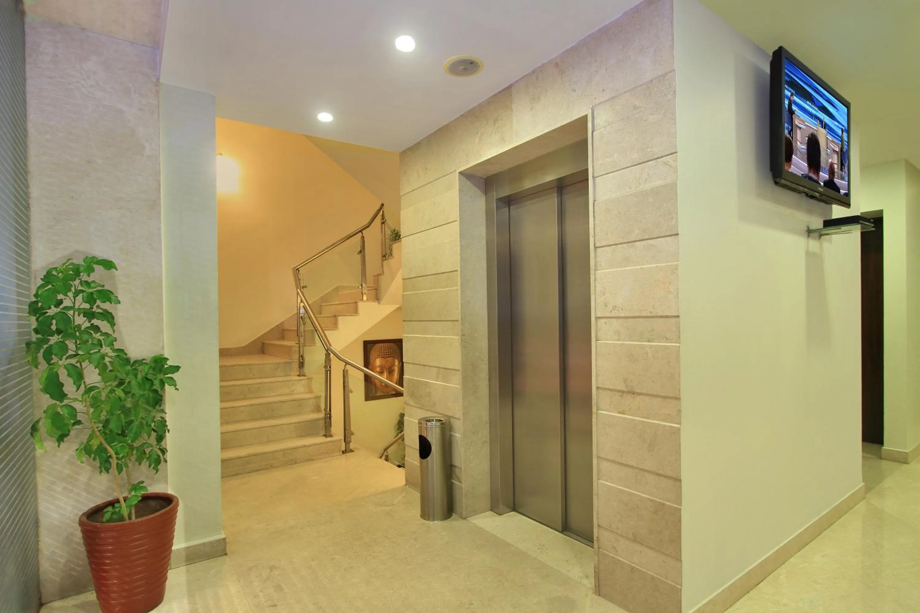 elevator in La Sara Hometel