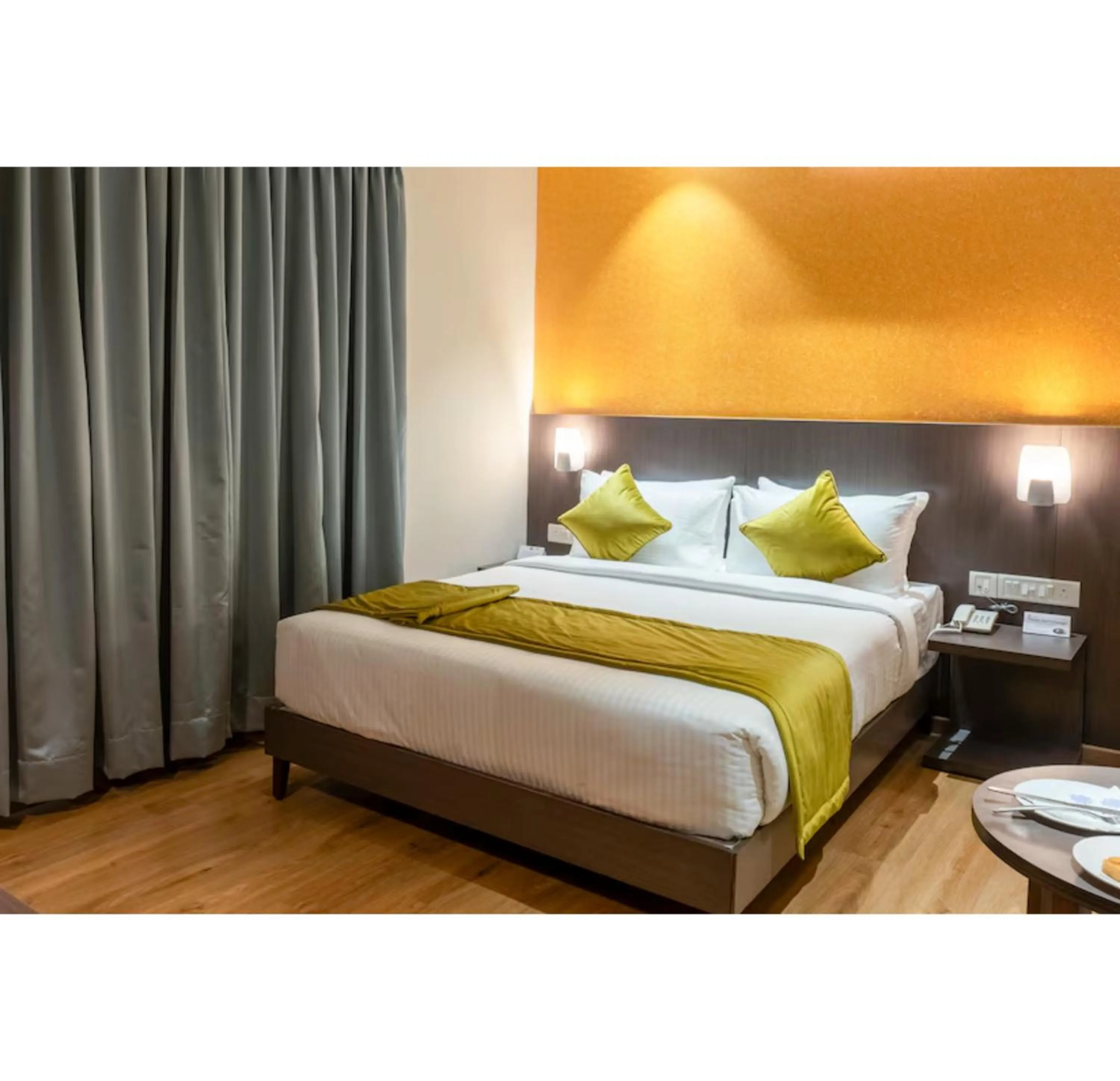 Photo of the whole room, Bed in La Sara Comforts