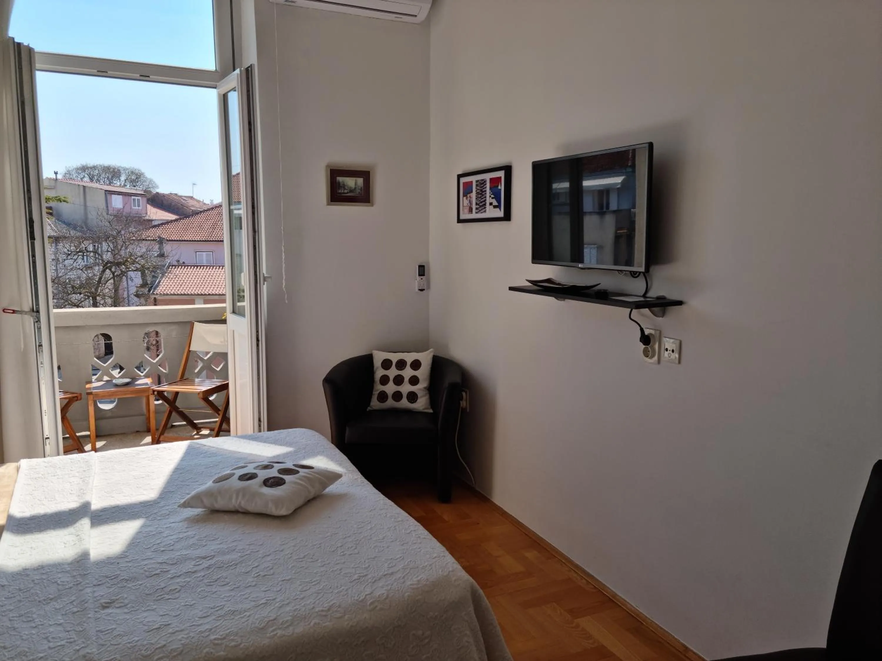 TV and multimedia, Bed in Rooms Tisa Old Town
