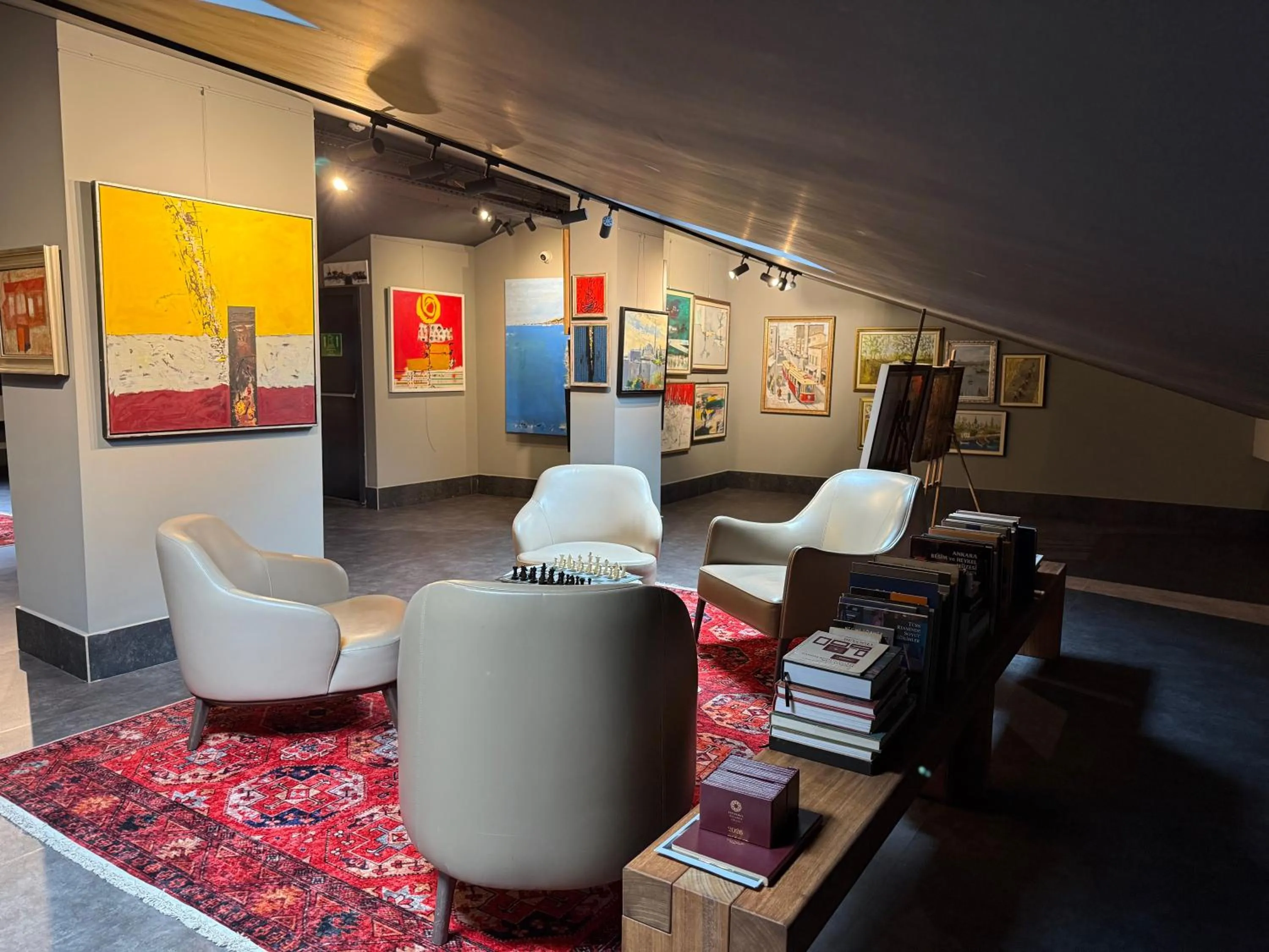 Property building in Marius Hotel