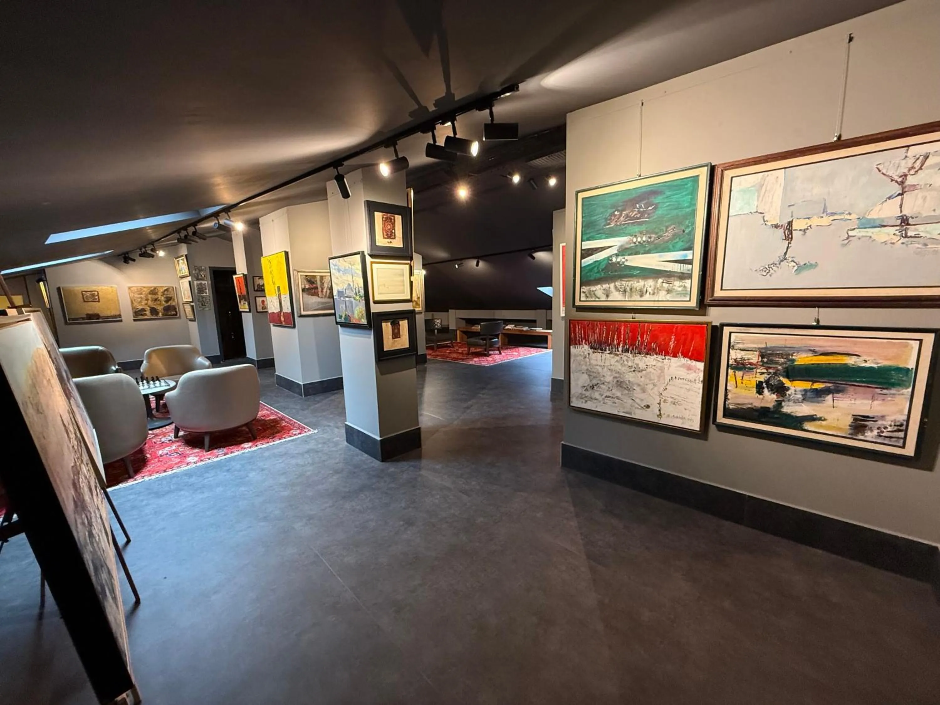 Property building in Marius Hotel