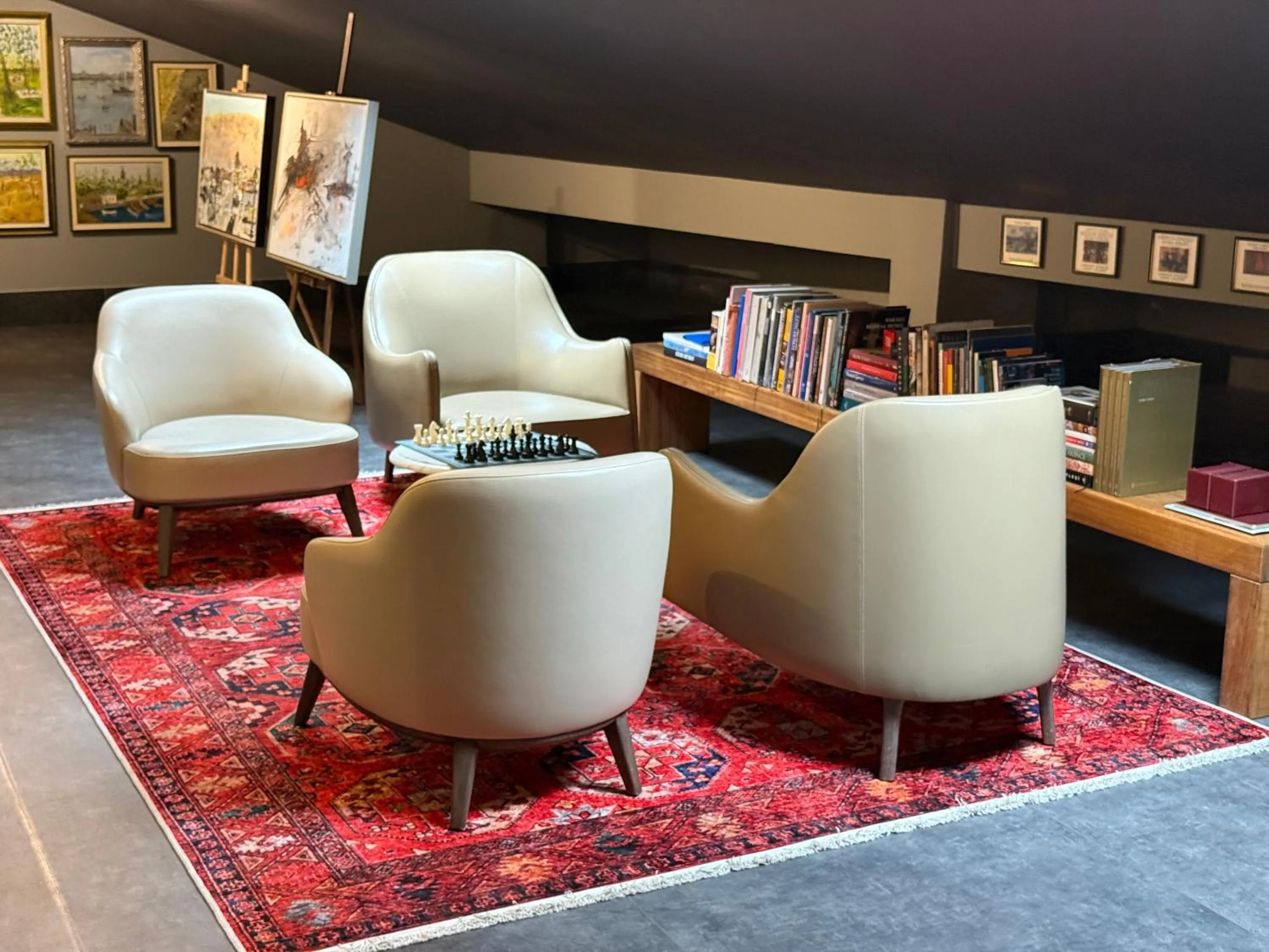 Property building in Marius Hotel