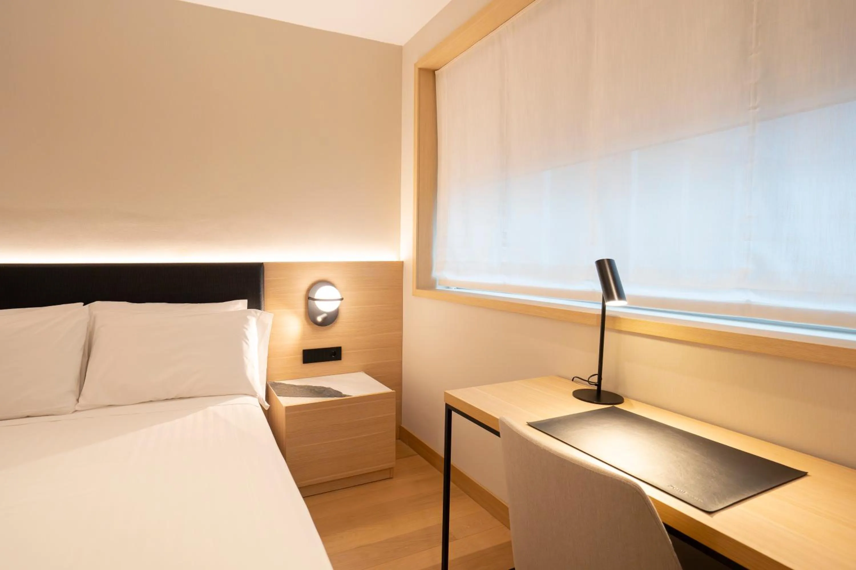 Bedroom, Bed in Hotel Zenit Bilbao