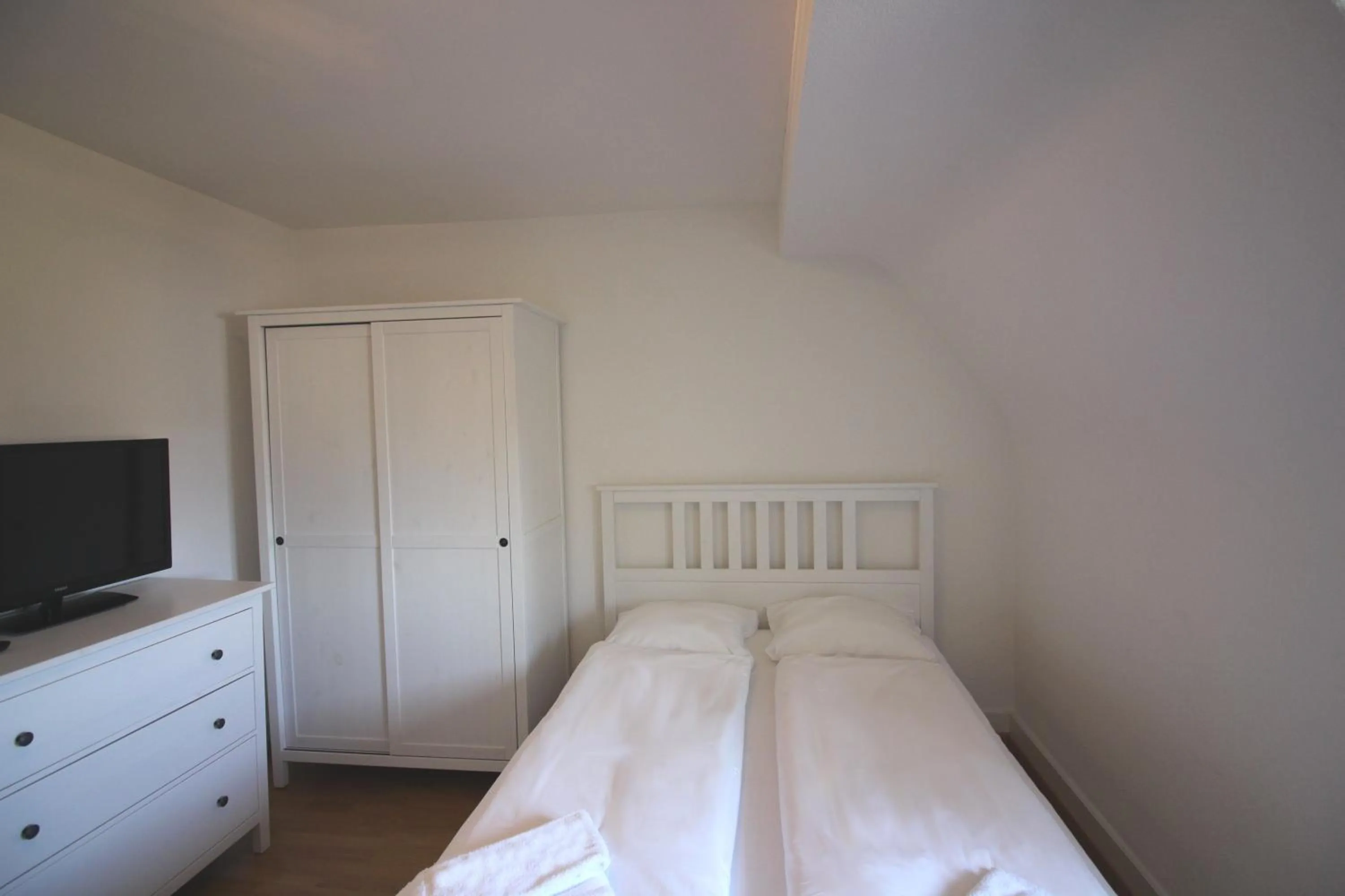 Bed in Rent a Home Eptingerstrasse - Self Check-In