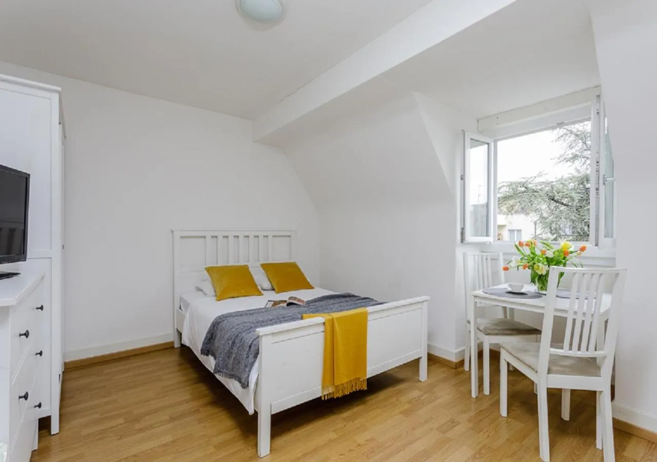 Photo of the whole room, Bed in Rent a Home Eptingerstrasse - Self Check-In