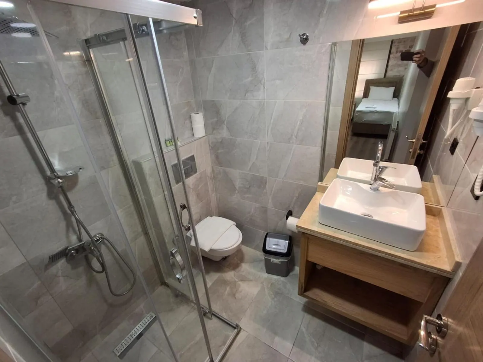 Shower in Beşiktaş Guest House