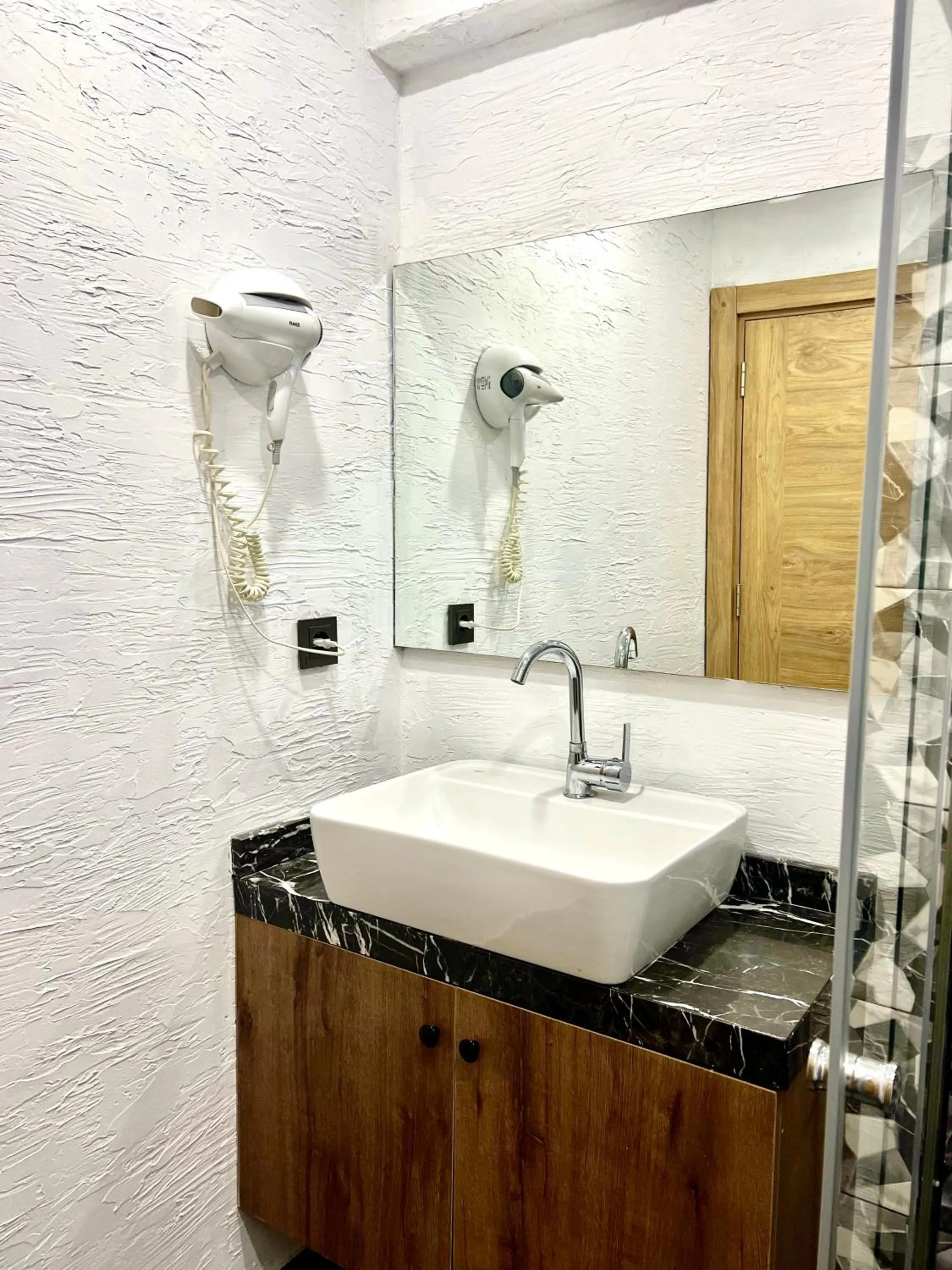 Shower in Beşiktaş Guest House