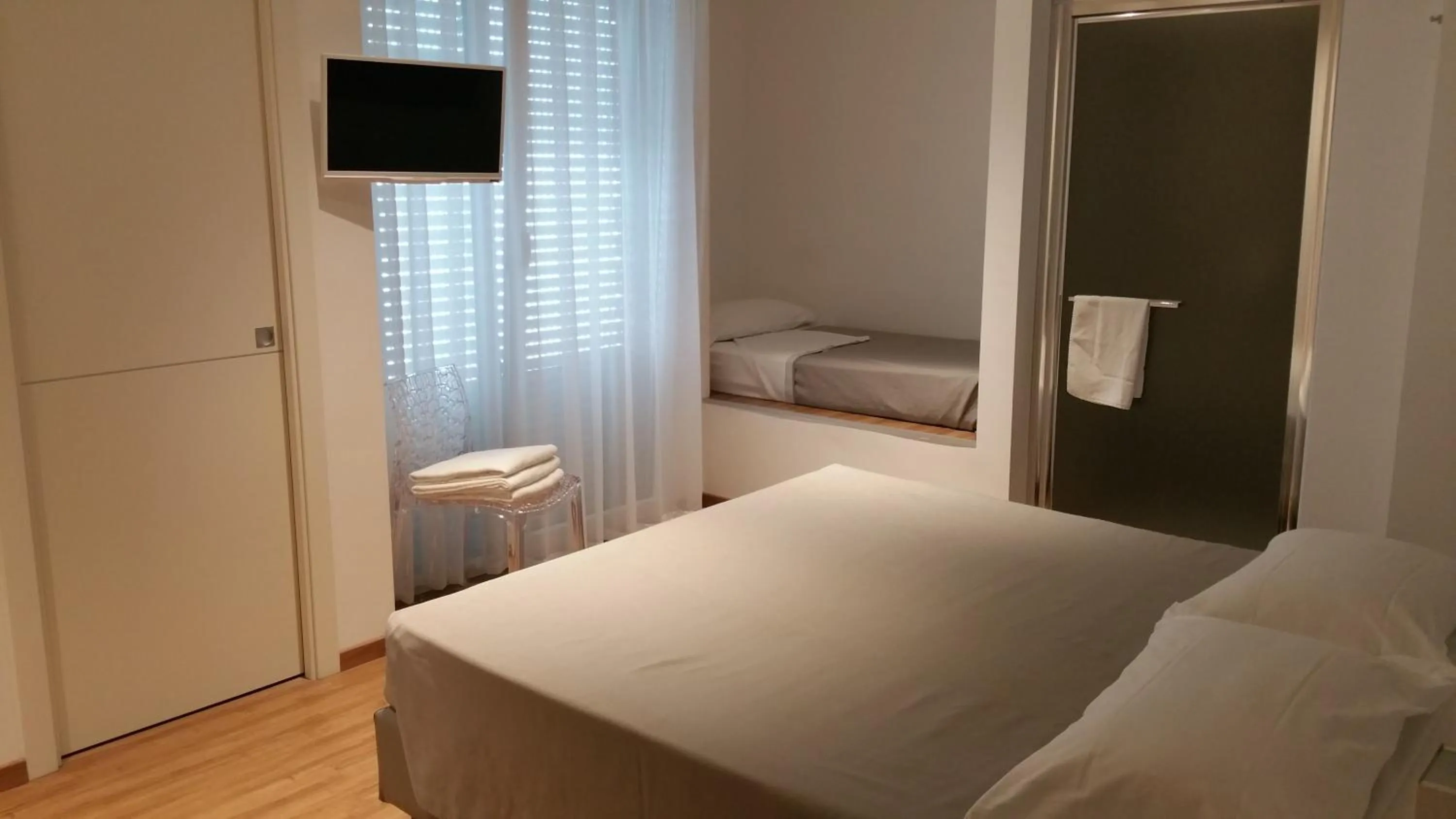 Day, Bed in Hotel Atlas