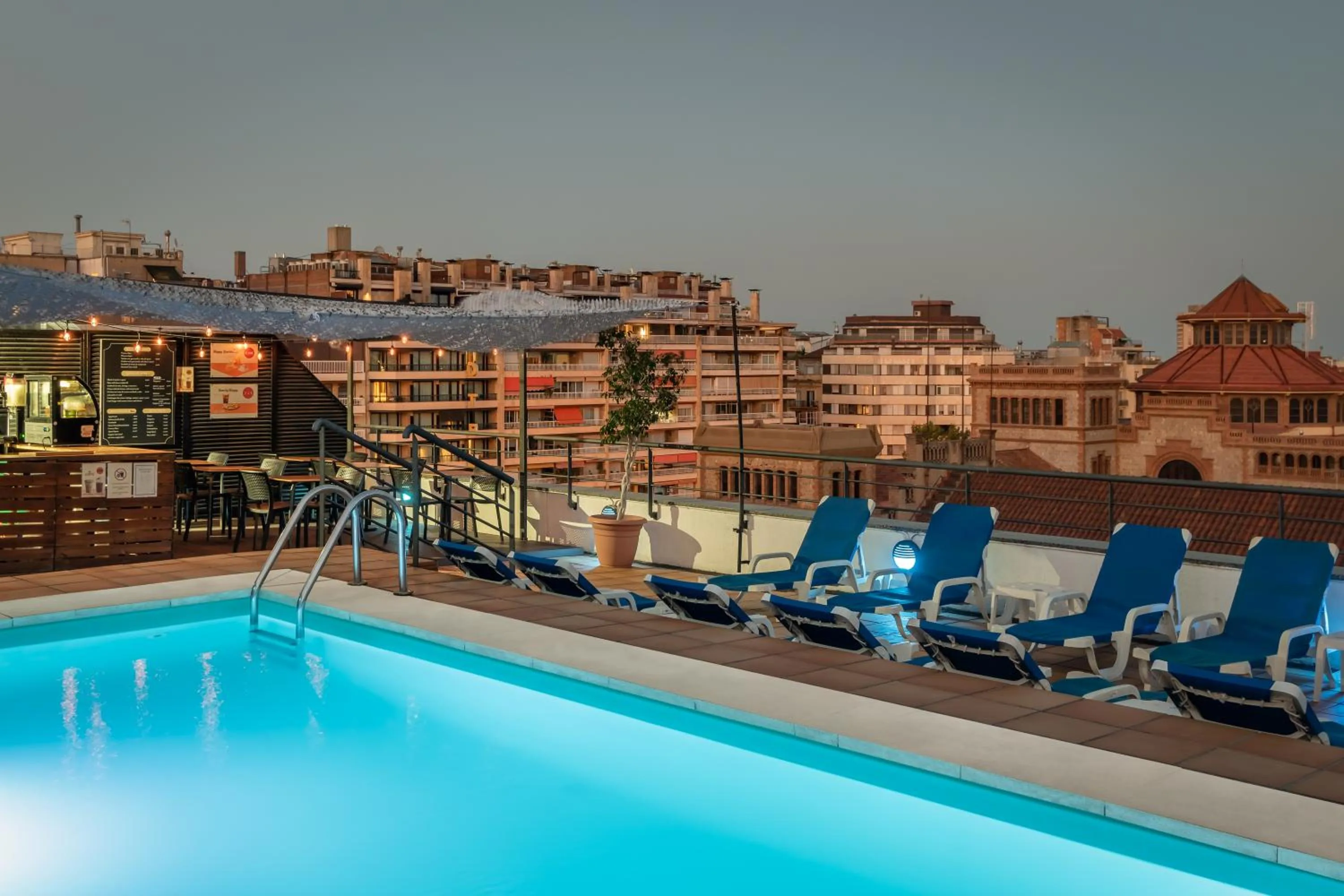 Swimming pool in Sunotel Aston