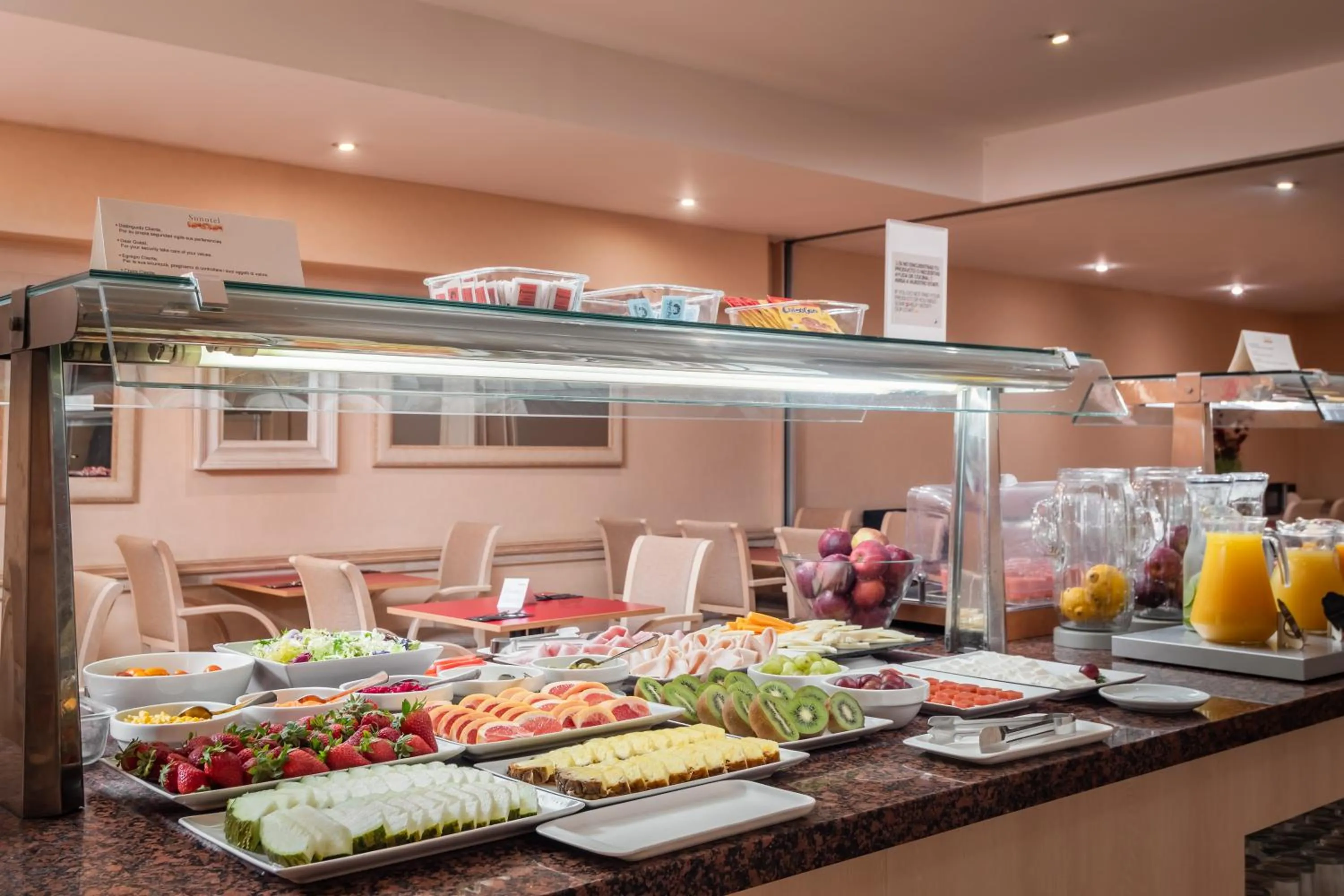 Breakfast in Sunotel Aston