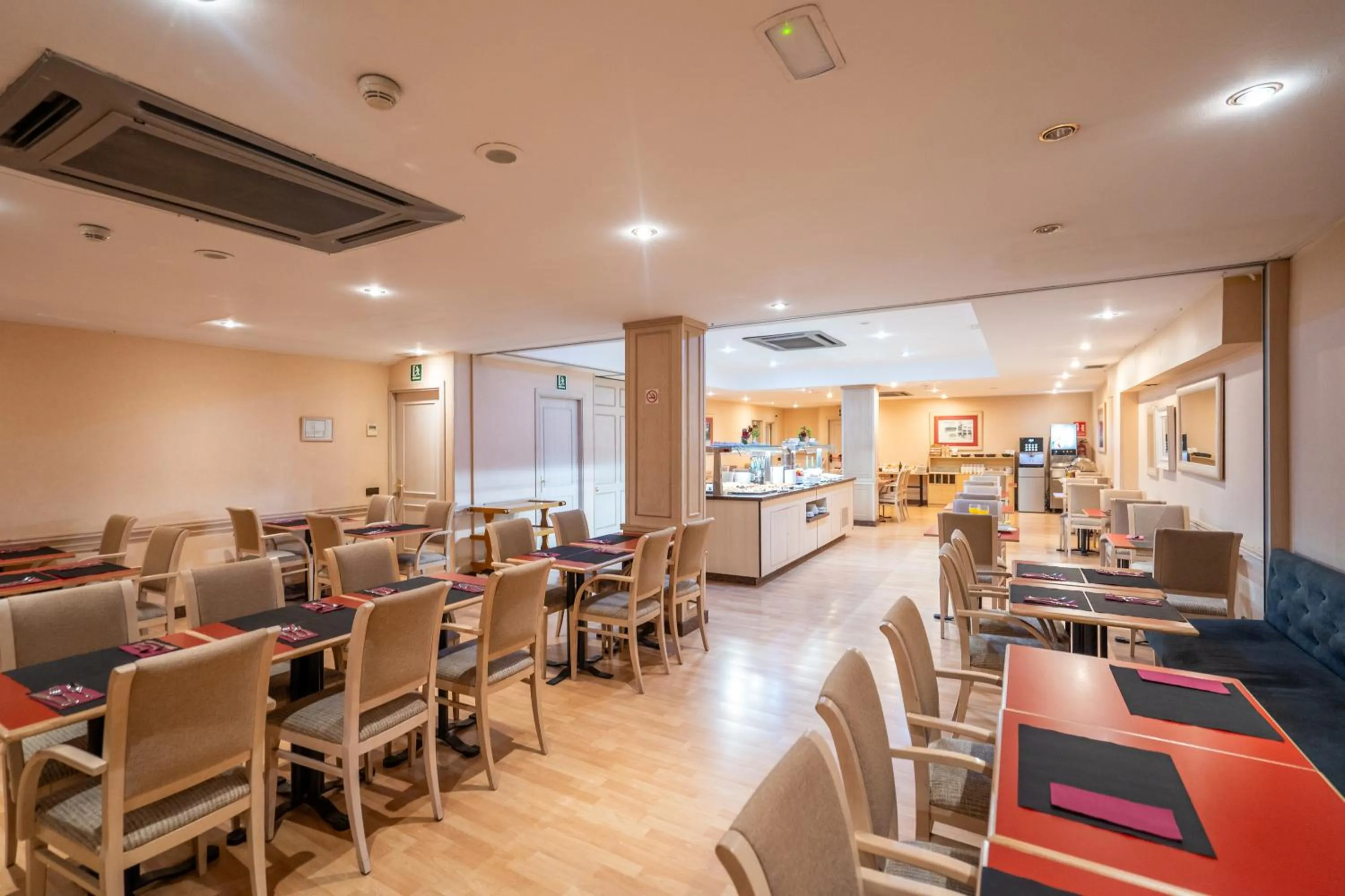 Buffet breakfast in Sunotel Aston