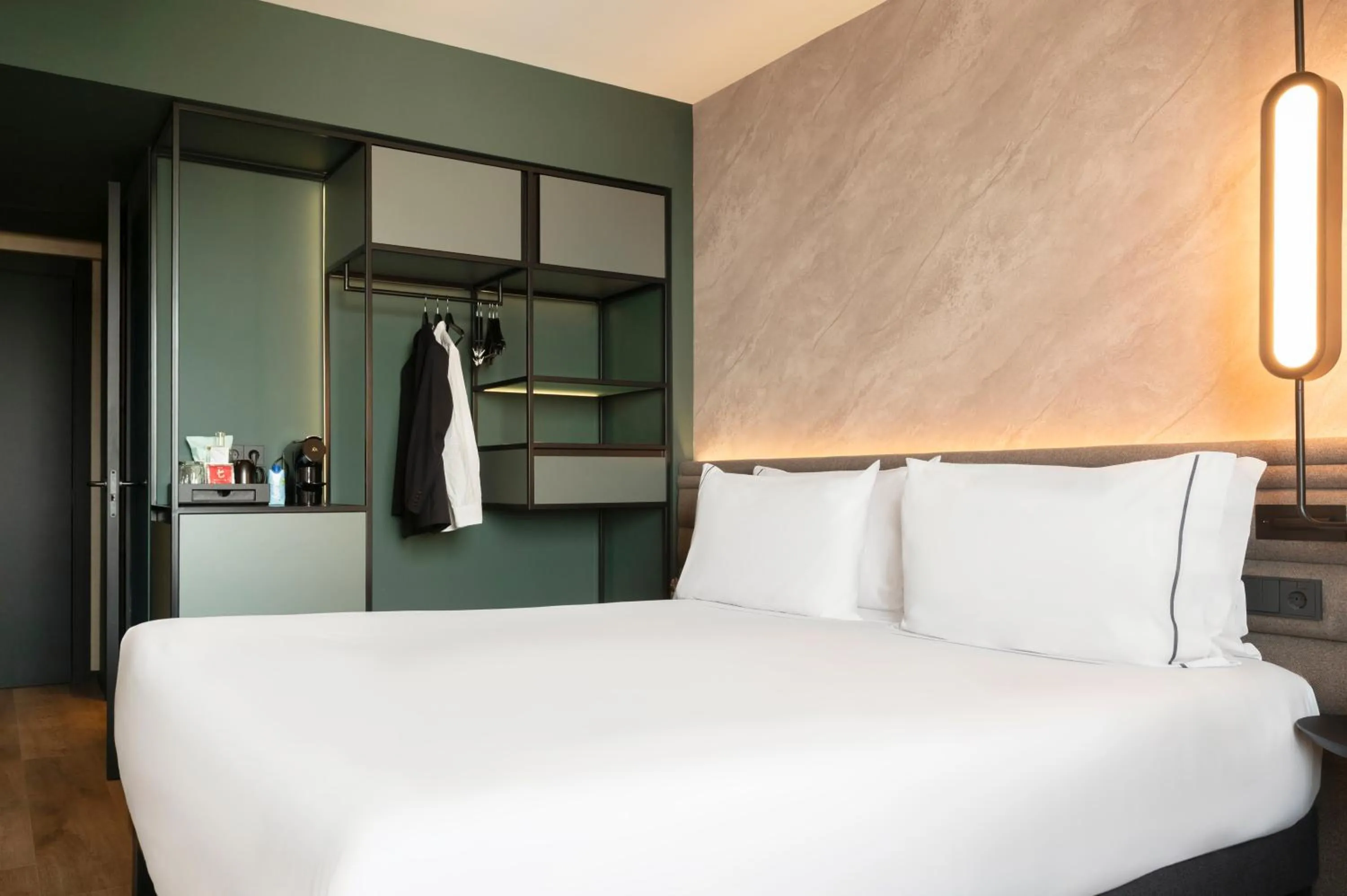 Bed in Novotel Valencia Lavant