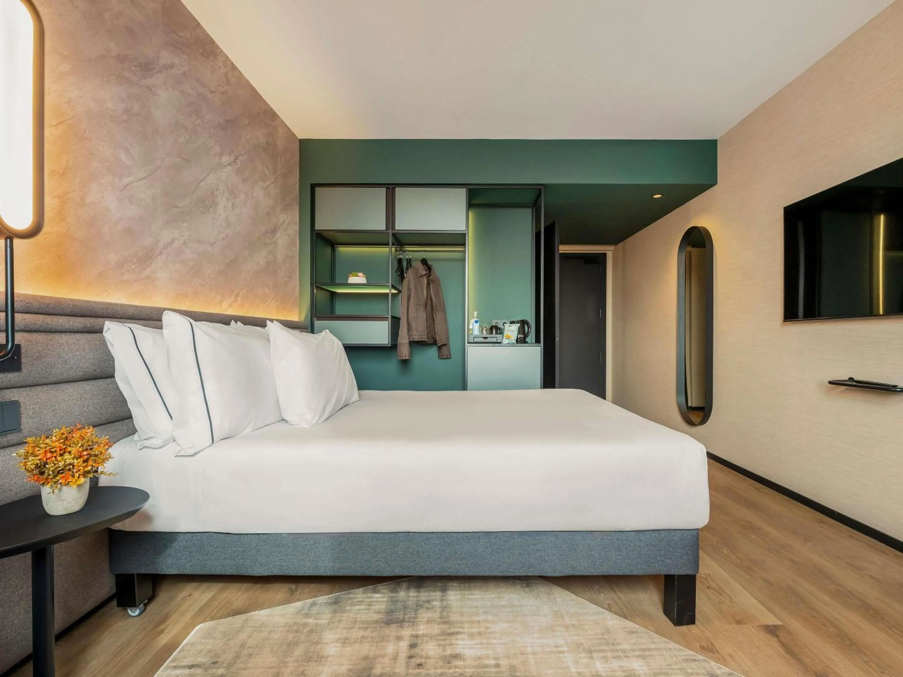 Bedroom, Bed in Novotel Valencia Lavant